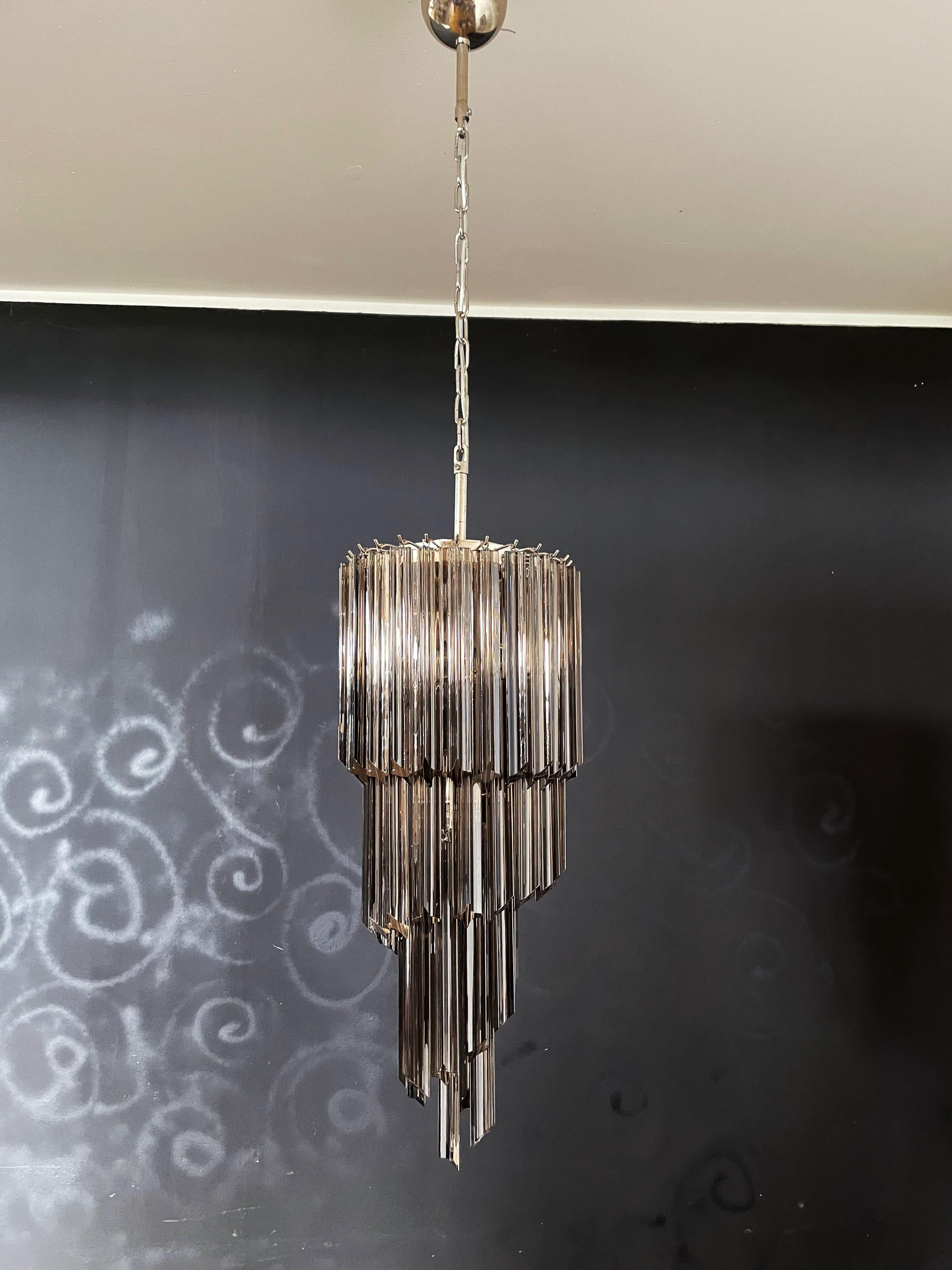 Murano glass spiral chandelier – 54 quadriedri smoked prisms For Sale 3