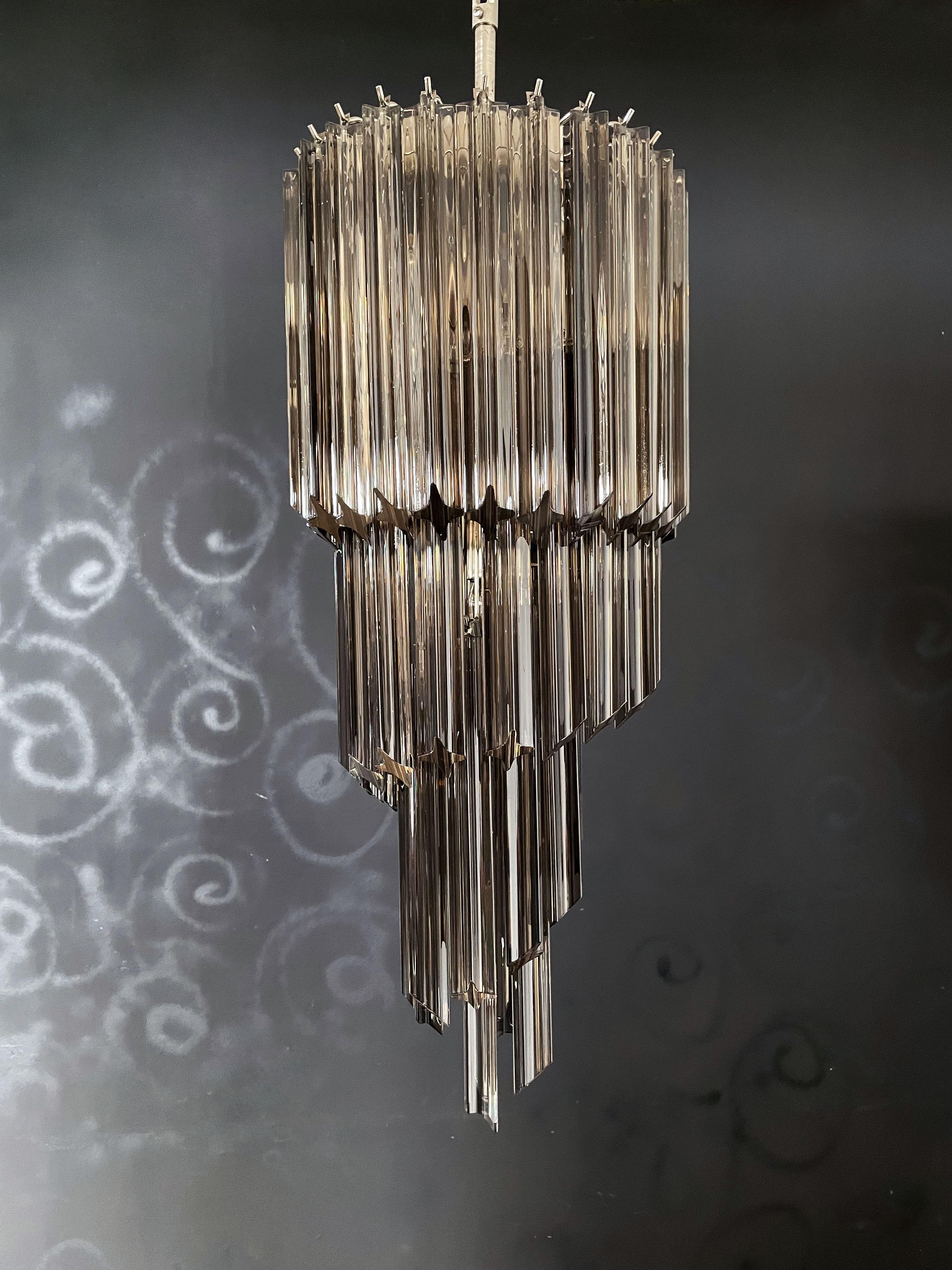 Murano glass spiral chandelier – 54 quadriedri smoked prisms For Sale 4