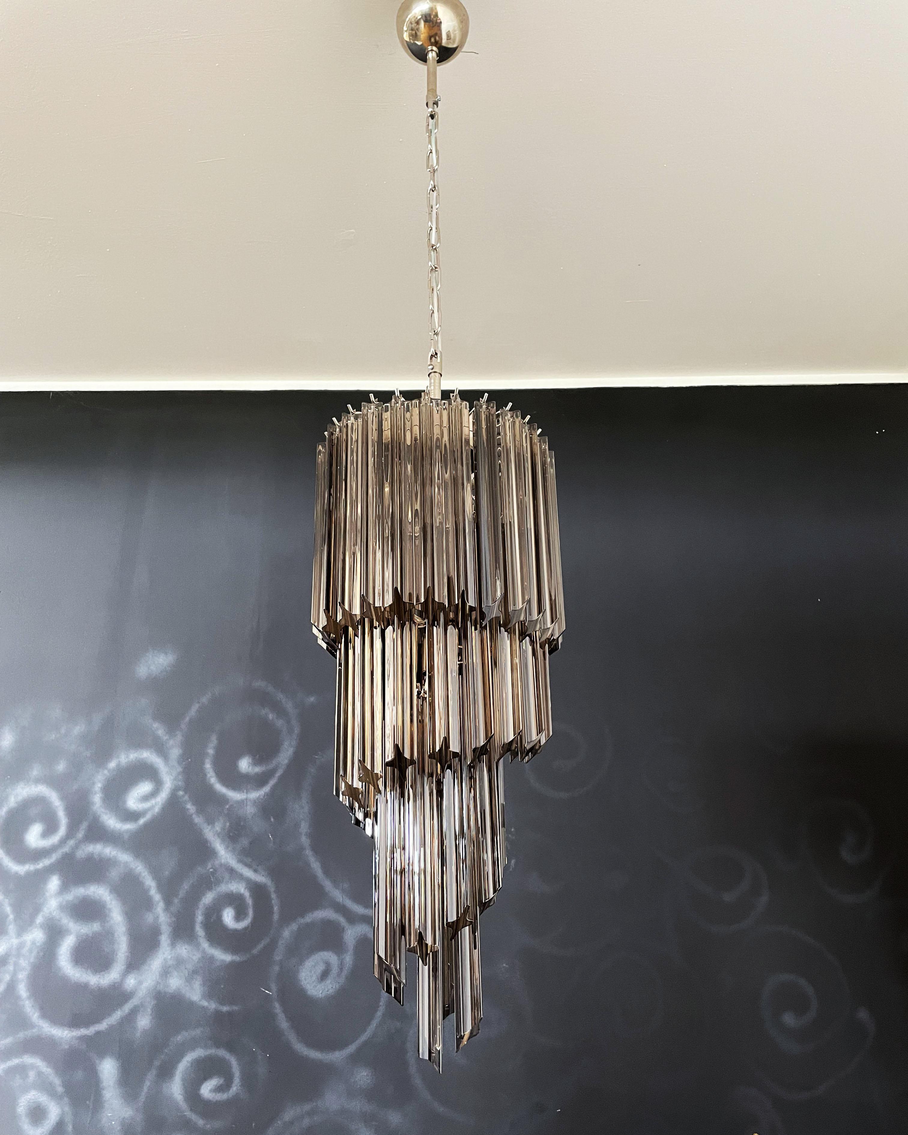 Murano glass spiral chandelier – 54 quadriedri smoked prisms For Sale 8