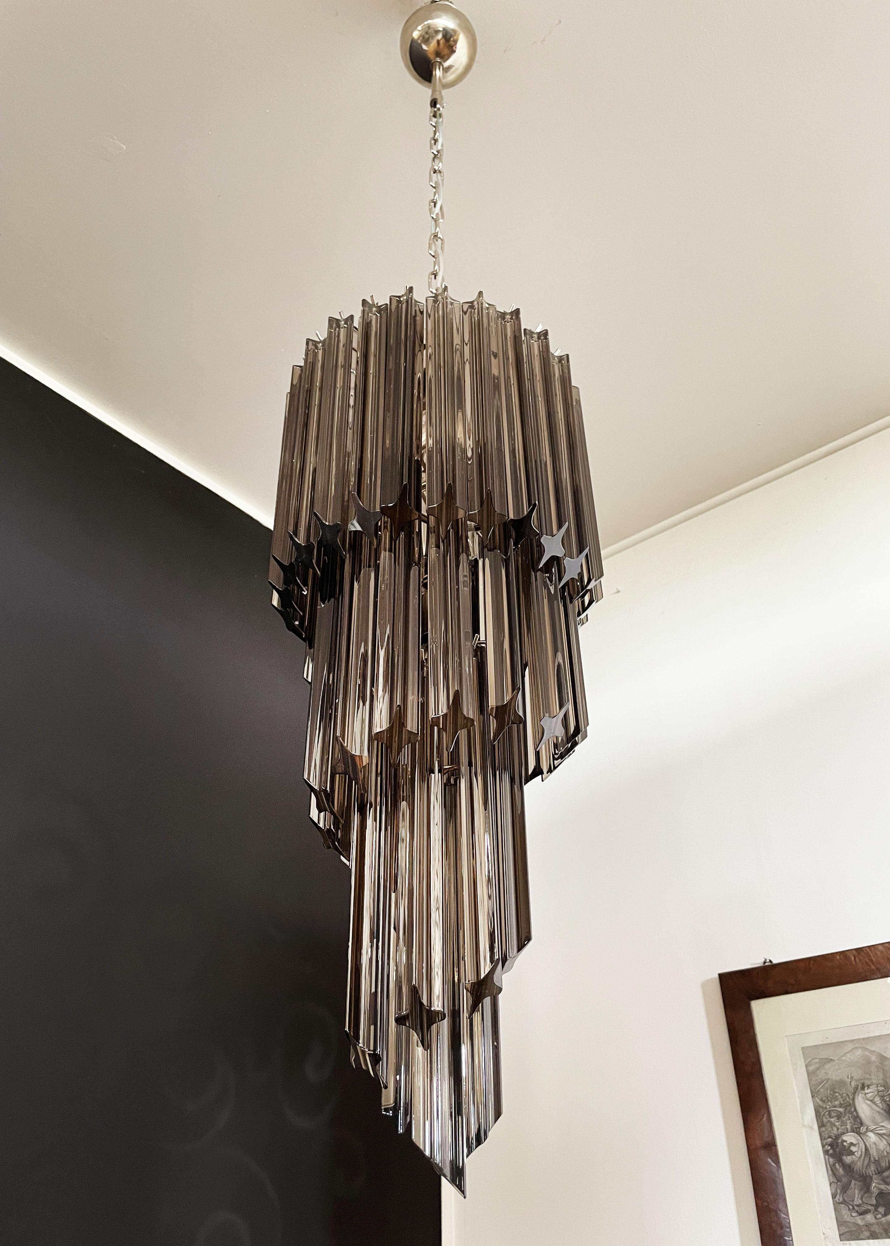 Murano glass spiral chandelier – 54 quadriedri smoked prisms For Sale 9