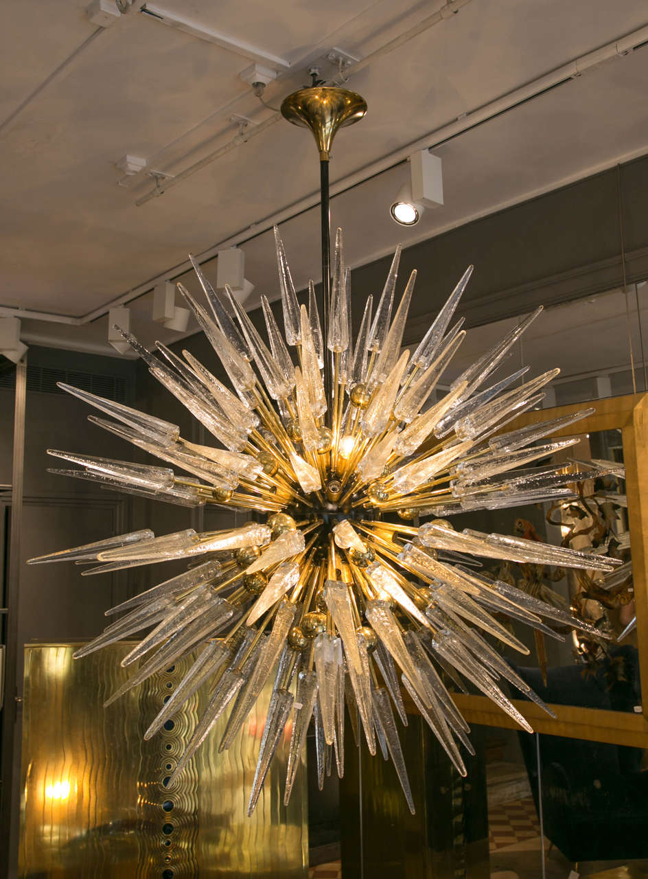 Exceptional sputnik chandelier with Murano glass peaks and brass balls.
New structure, old peaks.