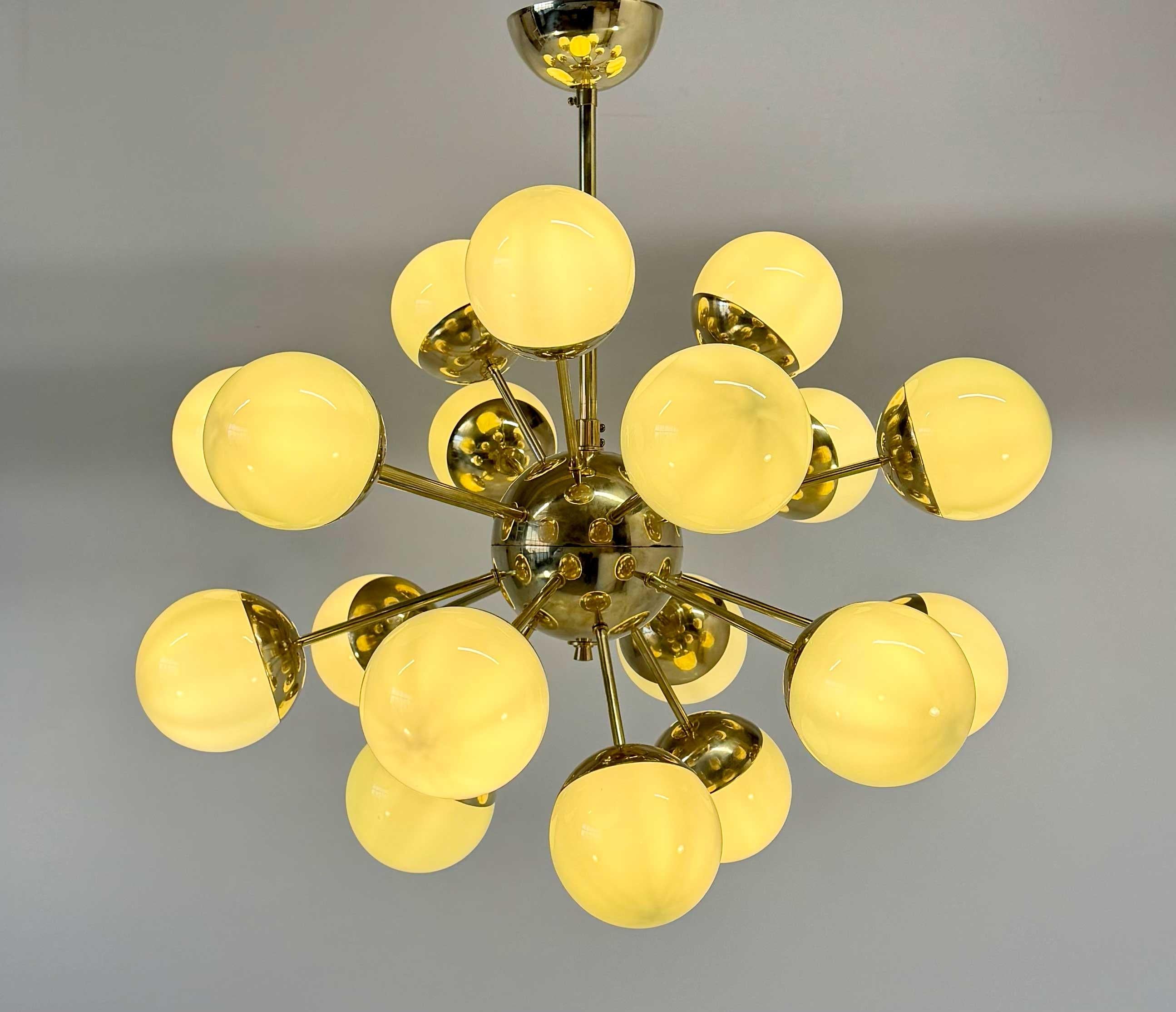 Italiano Murano Glass Sputnik Chandelier in Sage Green and Brass in vendita