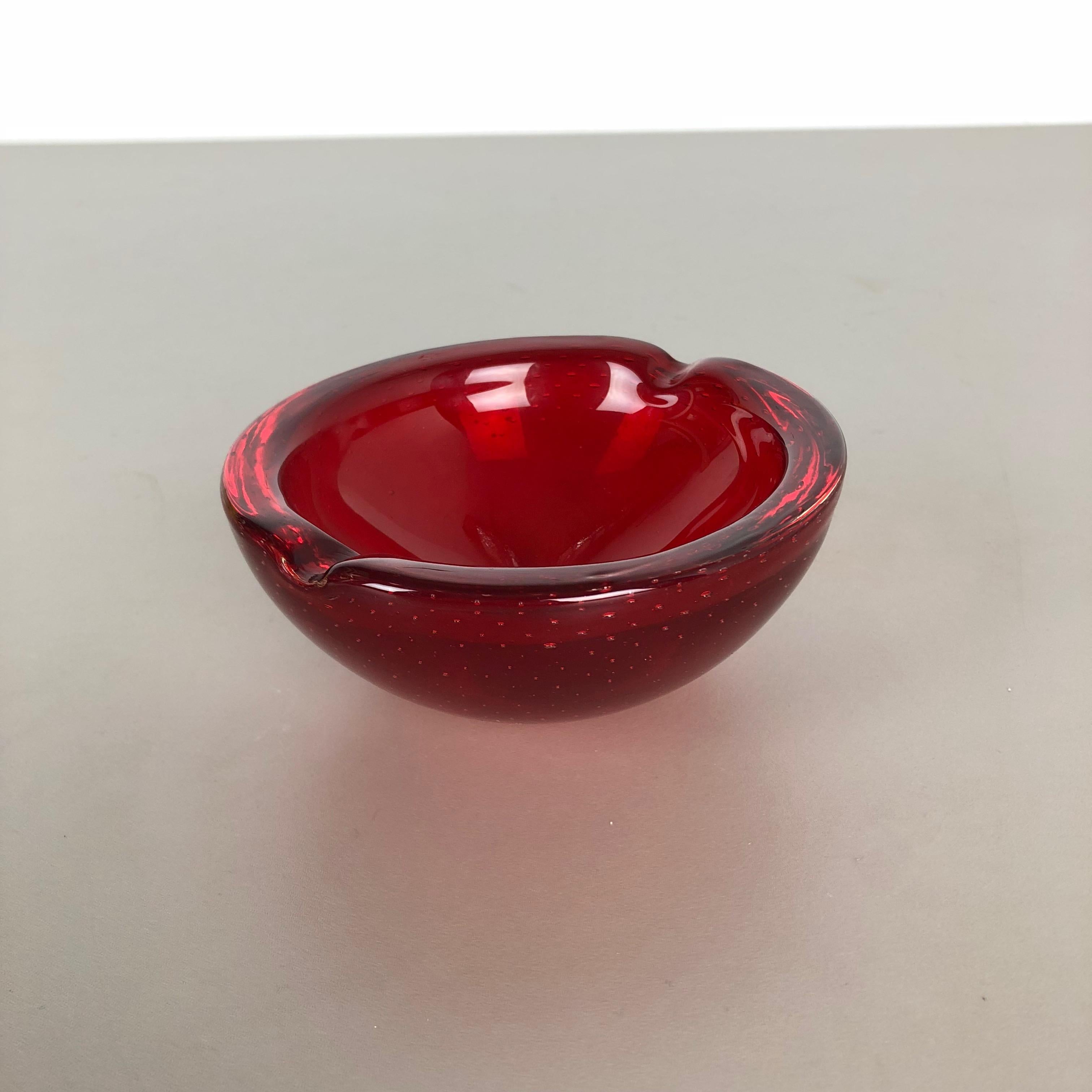 Article:

Murano glass bowl, ashtray element


Origin:

Murano, Italy


Producer:

Seguso Dalla Venezia (SDV) see label sticker.


Decade:

1970s



This original vintage glass bowl element, ash tray was produced in the 1970s in
