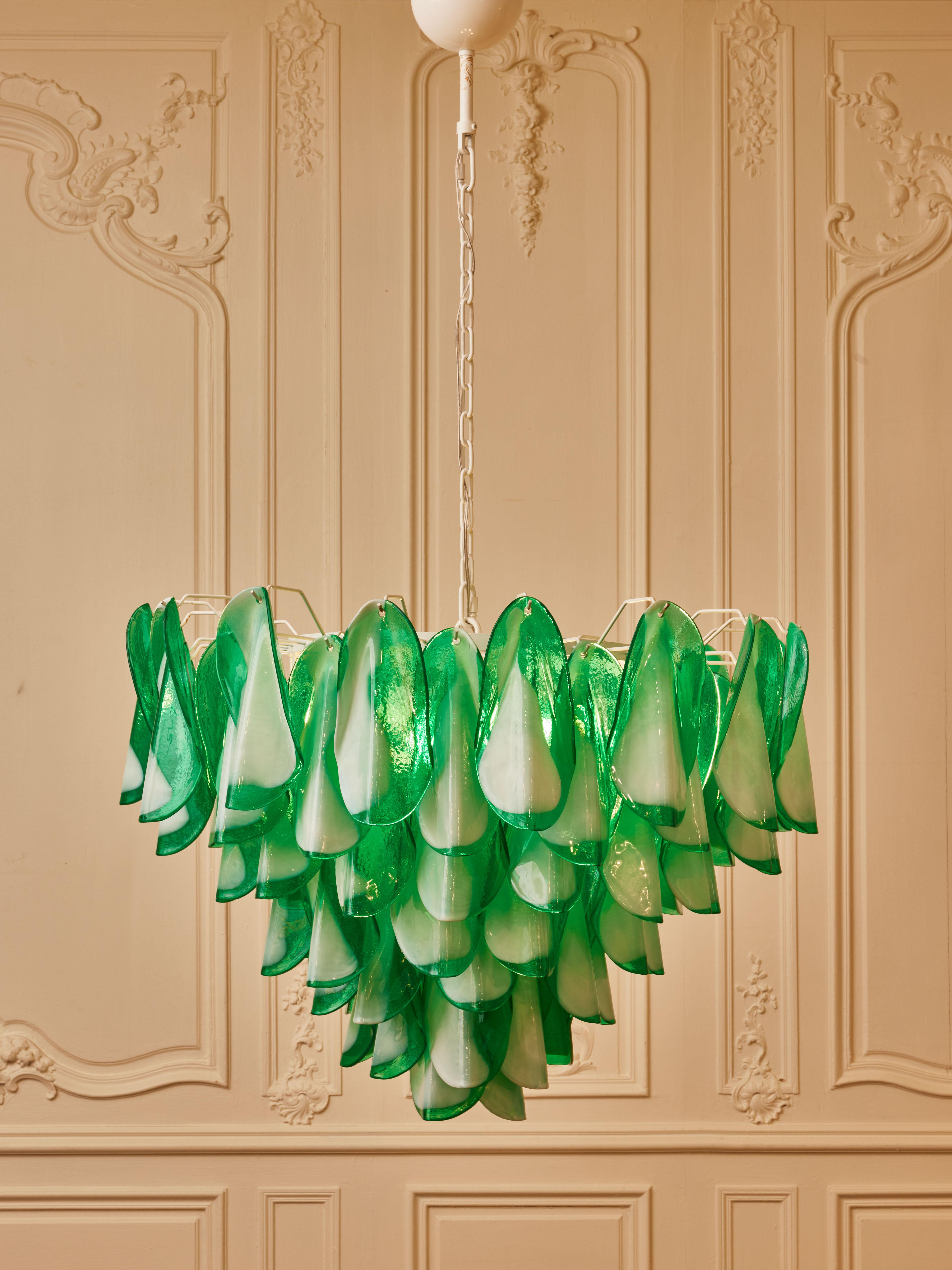 Chandelier in white lacquered metal with sculpted and tainted Murano glass.
Creation by Studio Glustin.