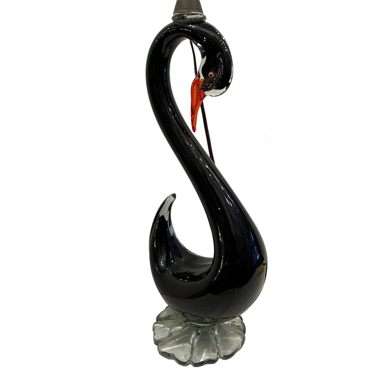Murano Glass Swan Lamp In Good Condition For Sale In New York, NY