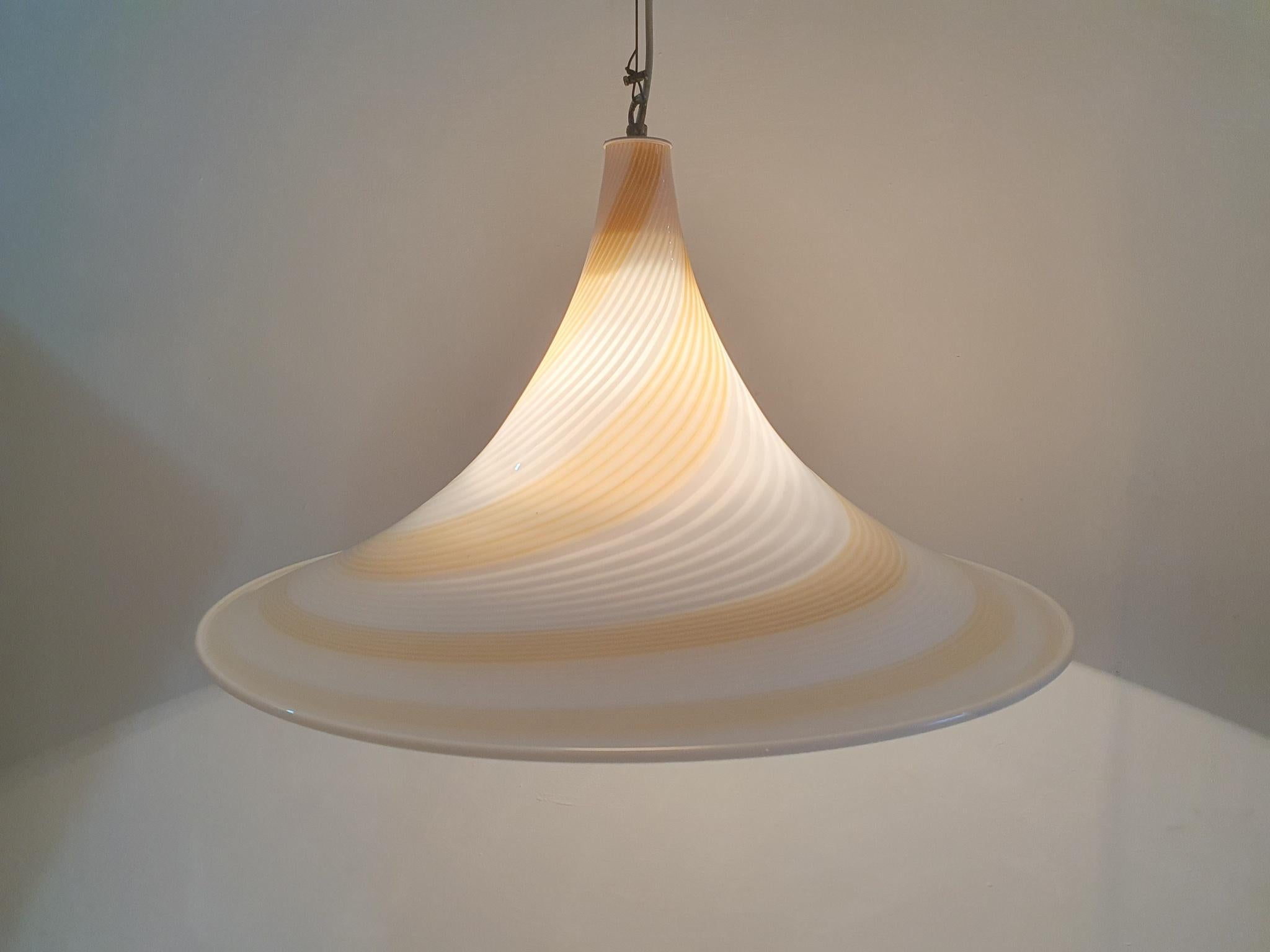 Colgante Remolino de cristal de Murano Años 70 Moderno en venta