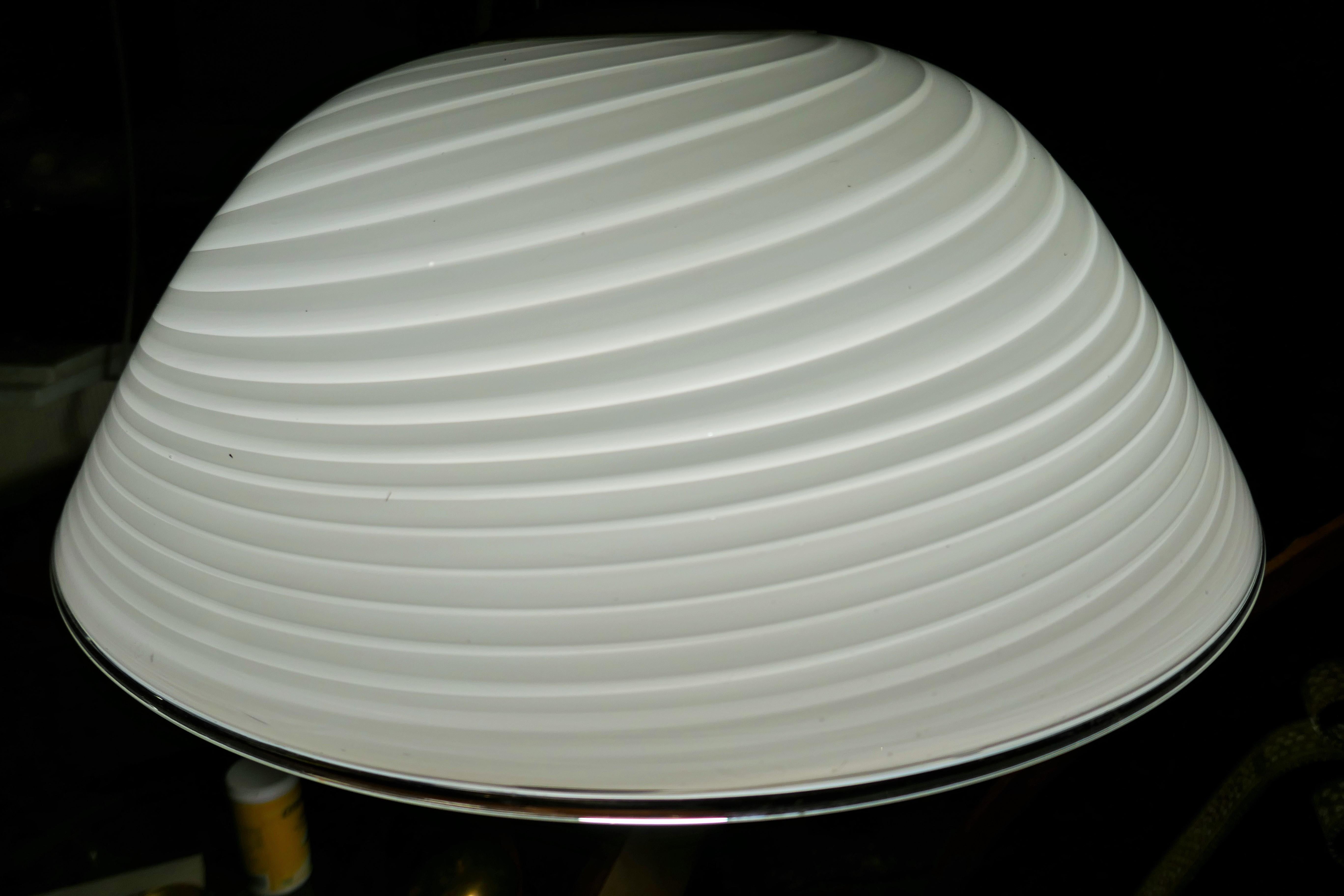 Murano glass swirl pendant lamp. For Sale 3