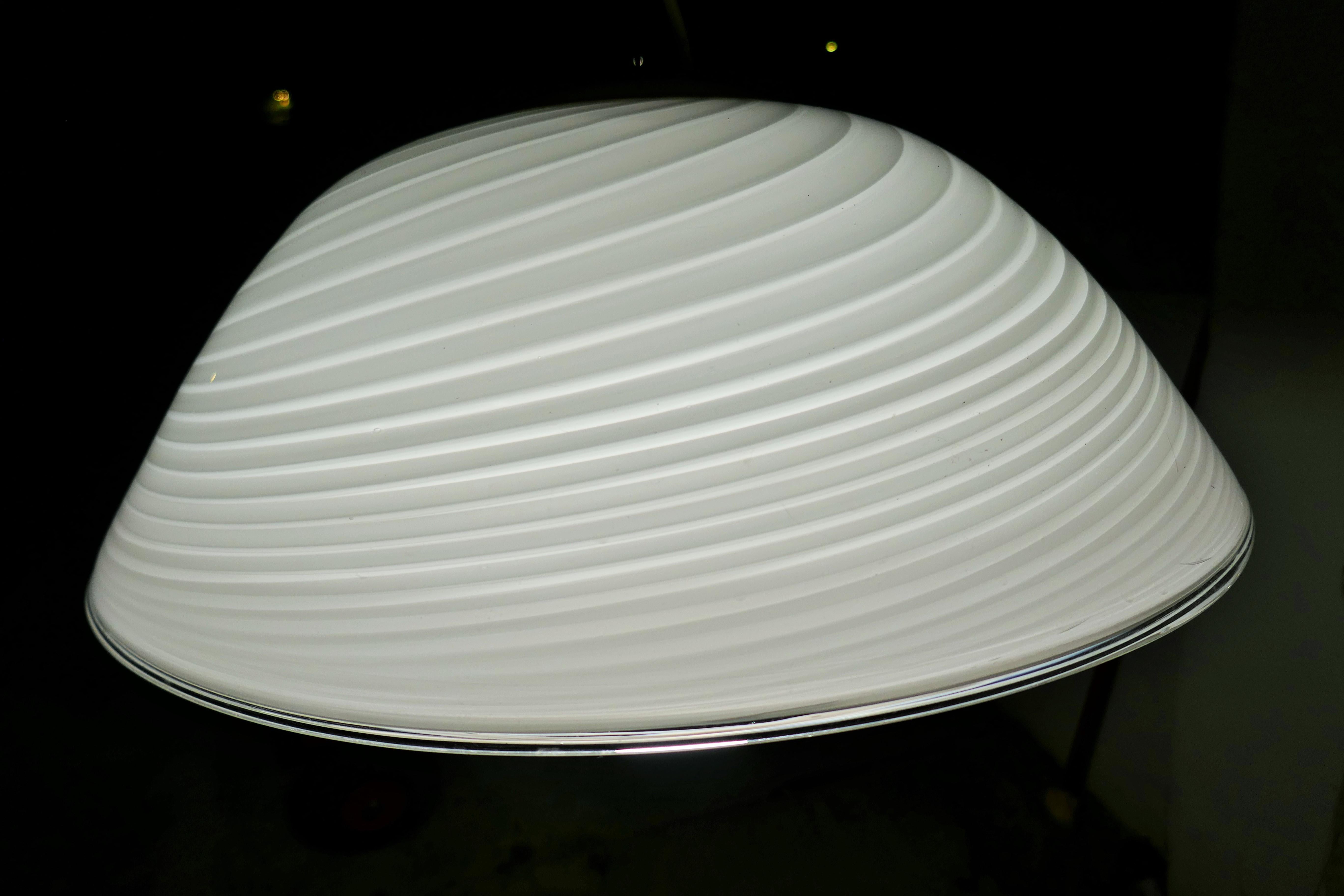 Murano glass swirl pendant lamp. For Sale 4