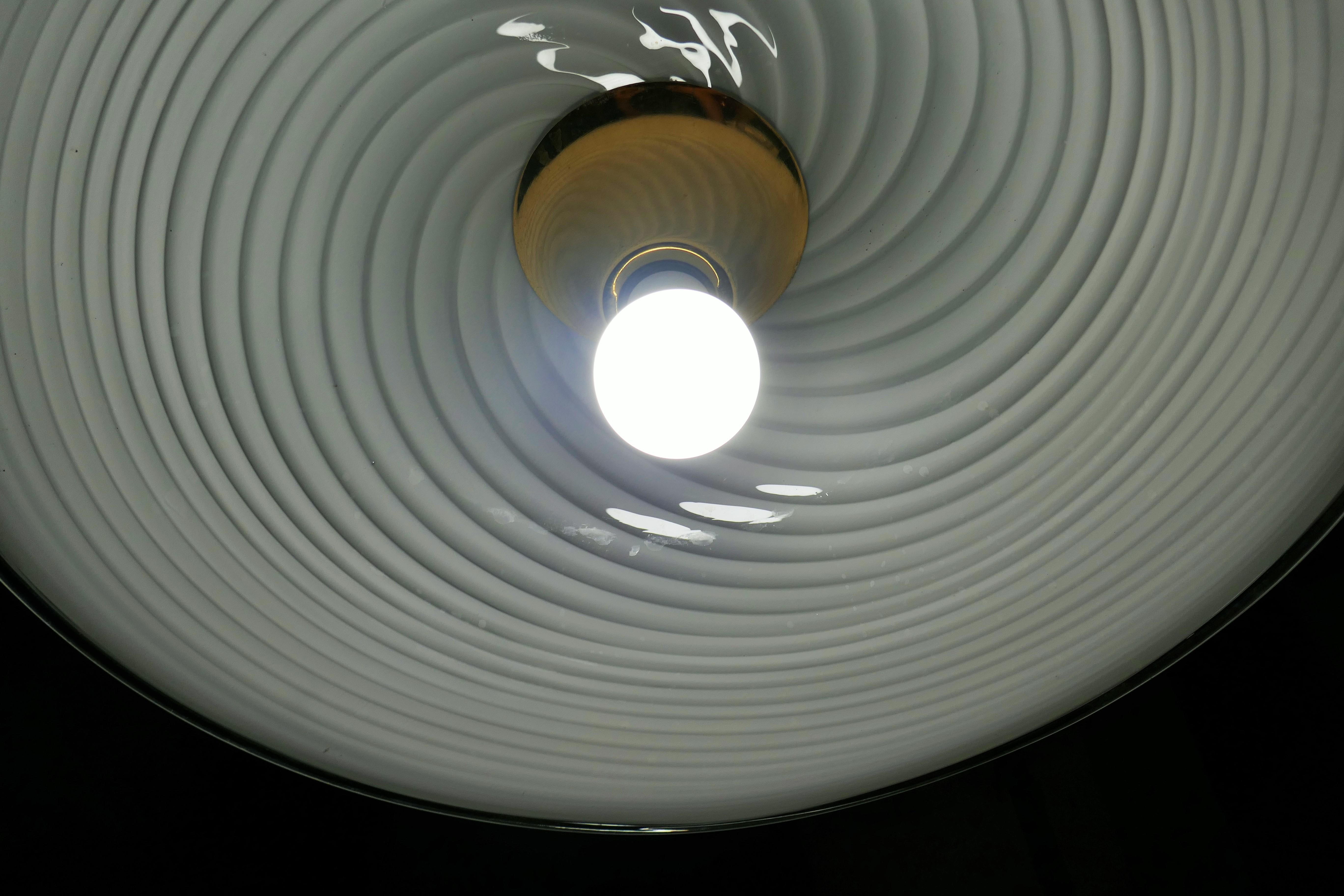 Murano glass swirl pendant lamp. For Sale 6