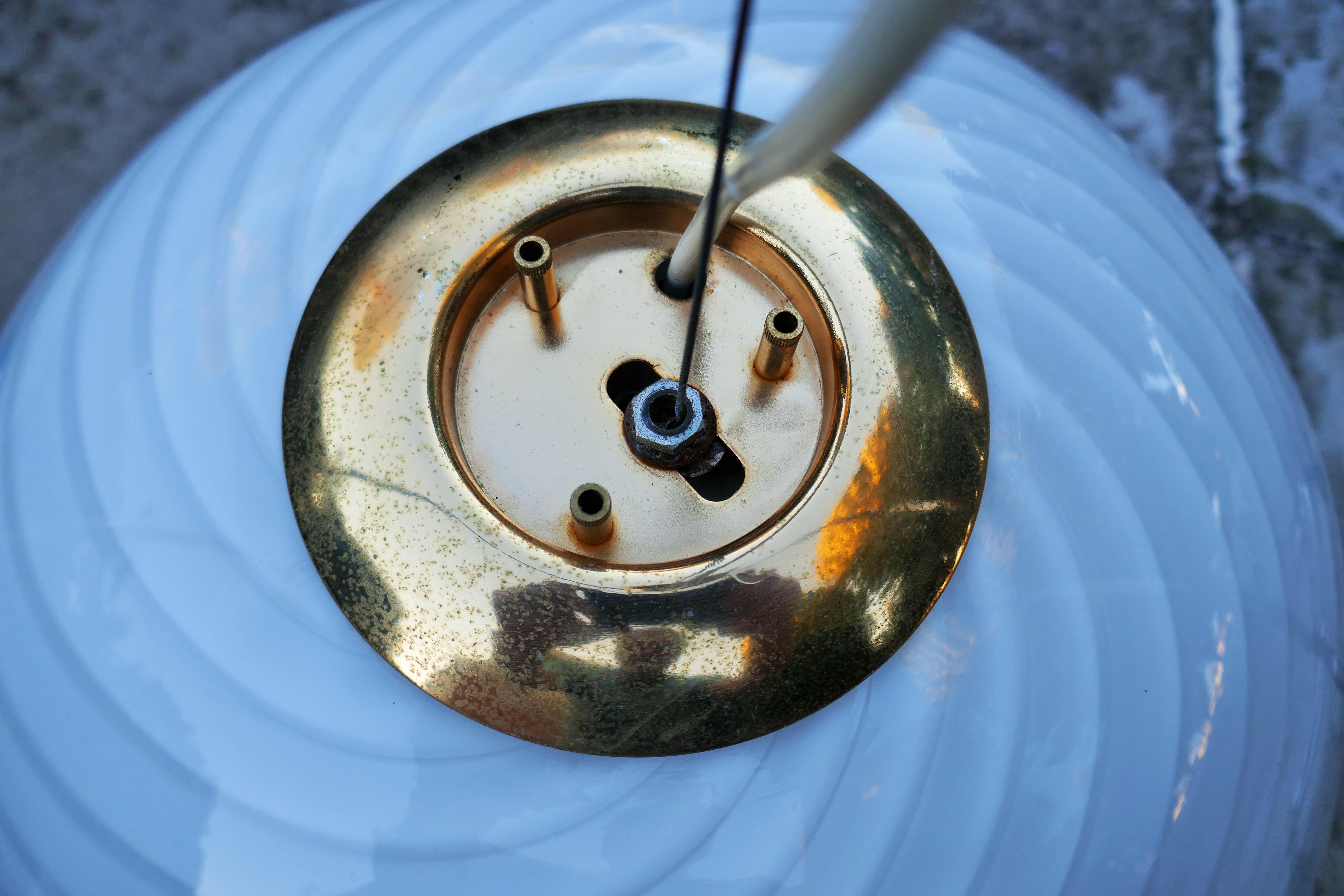 Murano glass swirl pendant lamp. For Sale 8