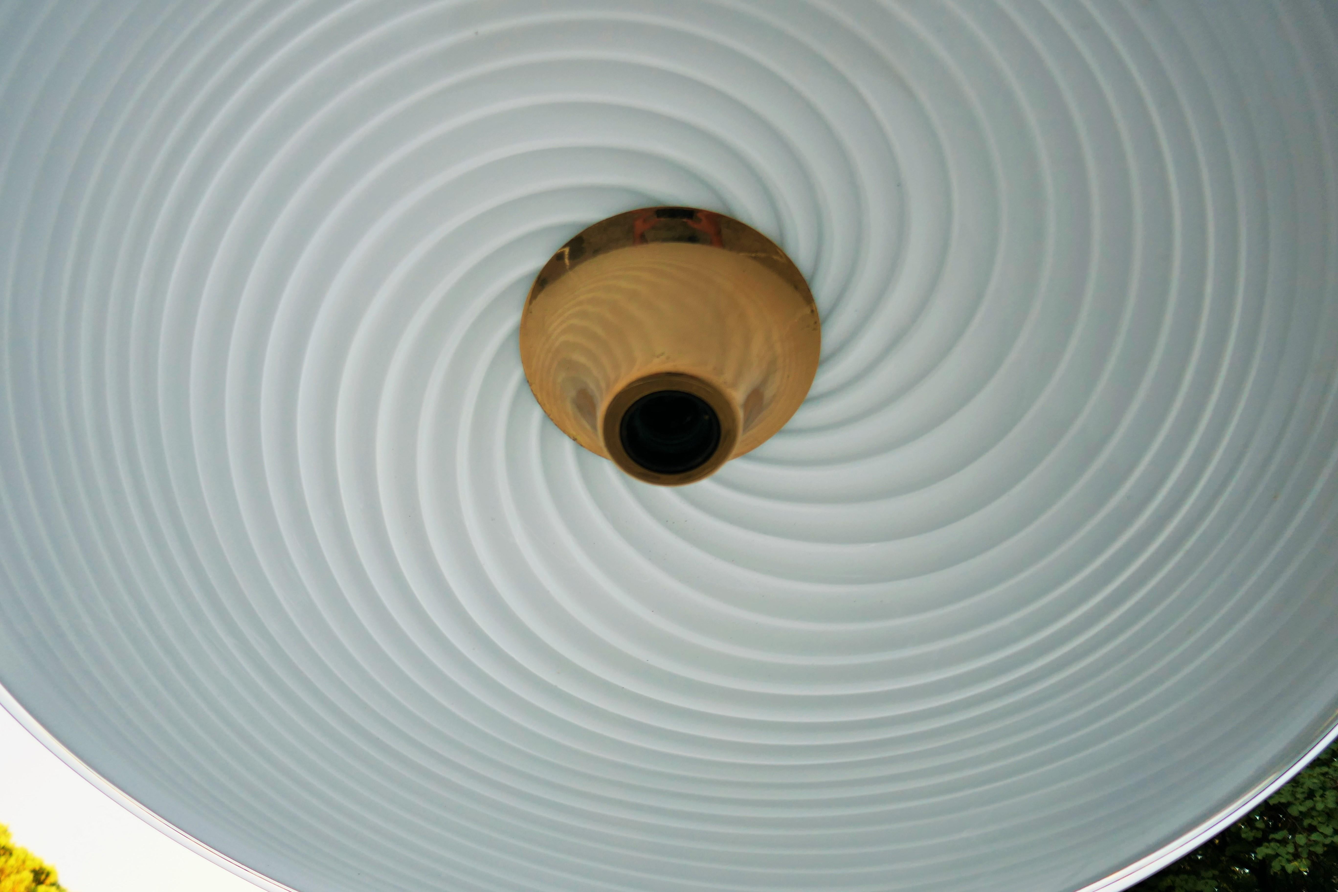 Murano glass swirl pendant lamp. For Sale 1