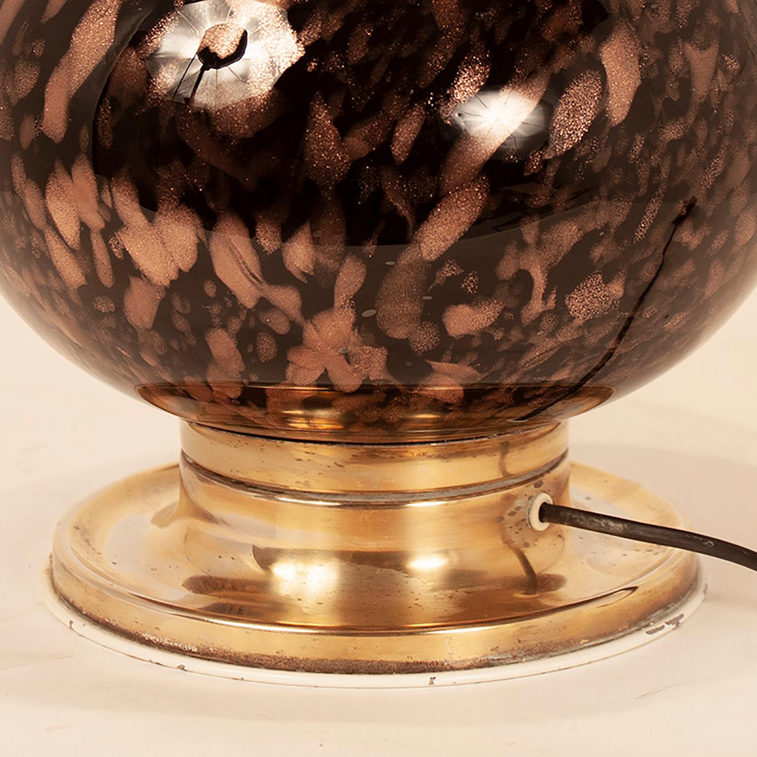 Murano glass table lamp, 1960s,

Color: Black, copper

European Plug (up to 250V). I have had a professional electrician re-wire the piece.
  