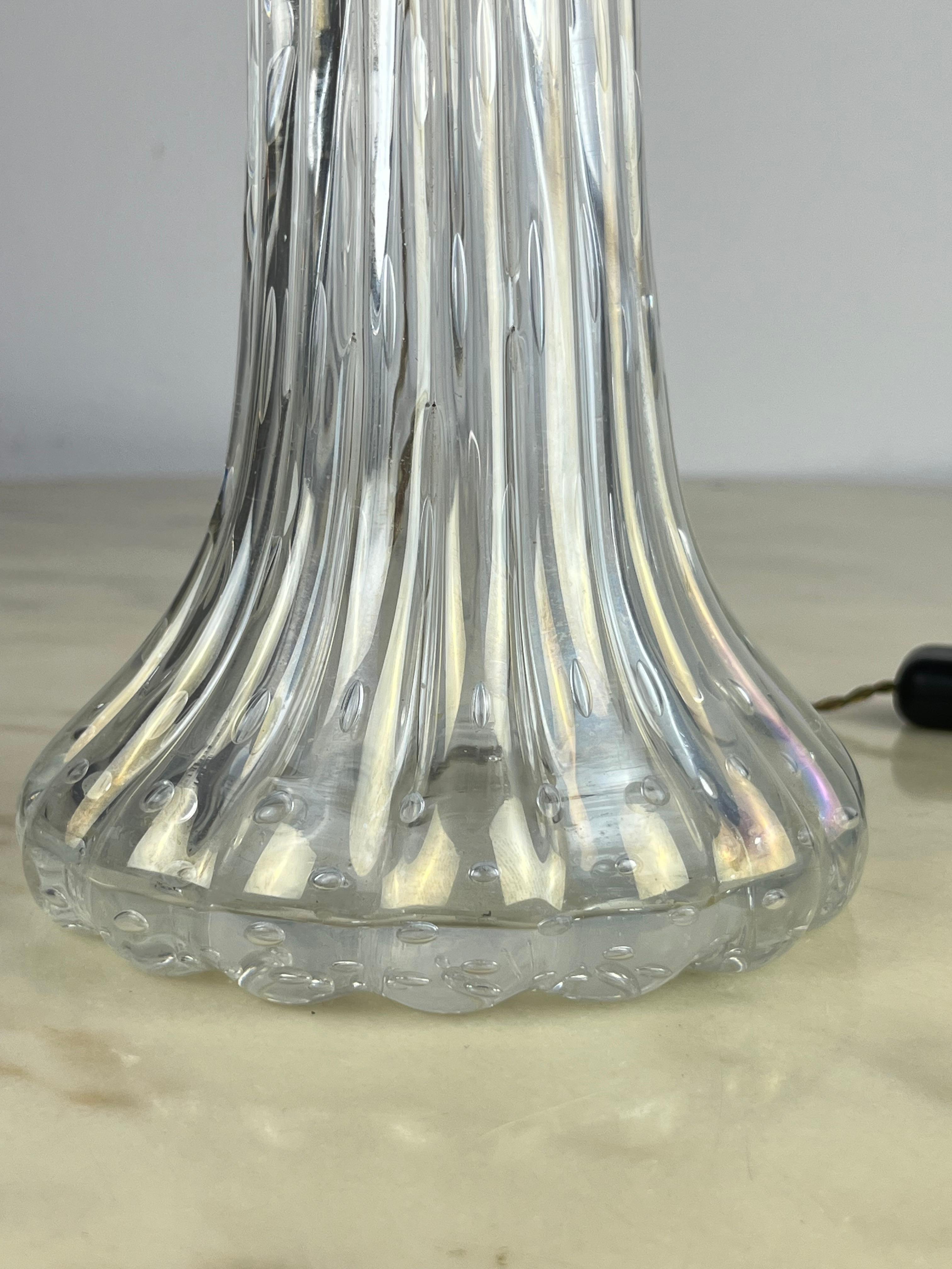 Lampe de table en verre de Murano attribuée à Barovier&Toso, Italie, 1950
Il a toujours appartenu à ma famille. Elle a été achetée par mes arrière-grands-parents à Venise en 1953, lors d'un voyage d'affaires de mon ancêtre qui négociait des métaux