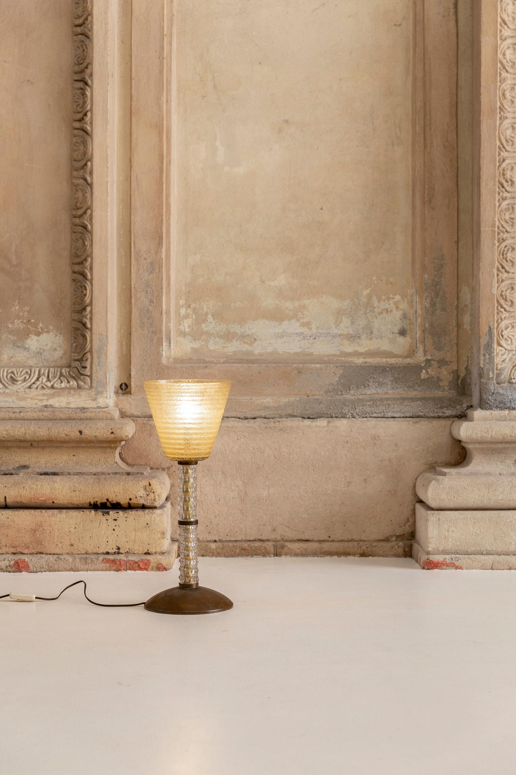 italien Lampe de table en verre de Murano attribuée à Seguso en vente