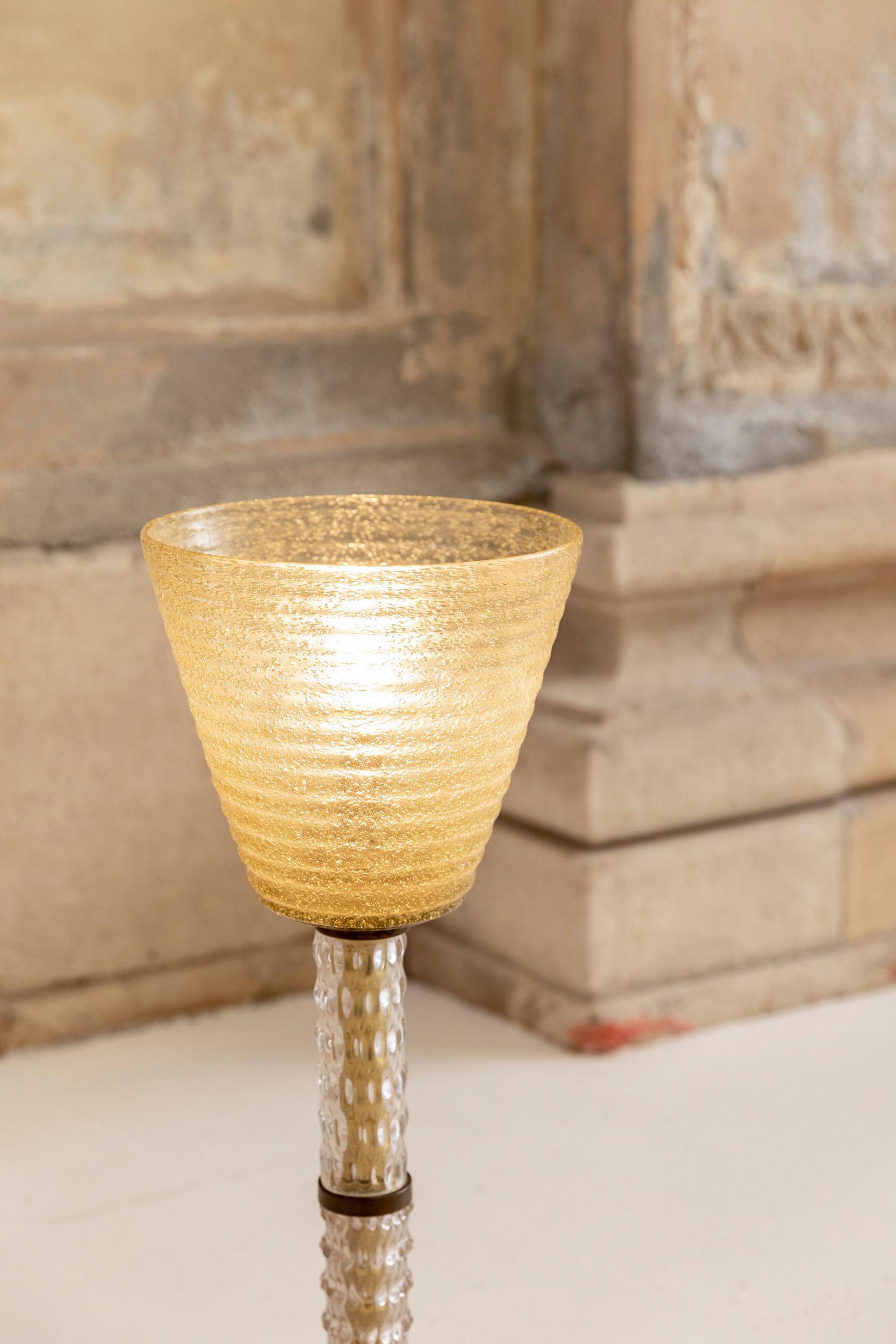 Laiton Lampe de table en verre de Murano attribuée à Seguso en vente