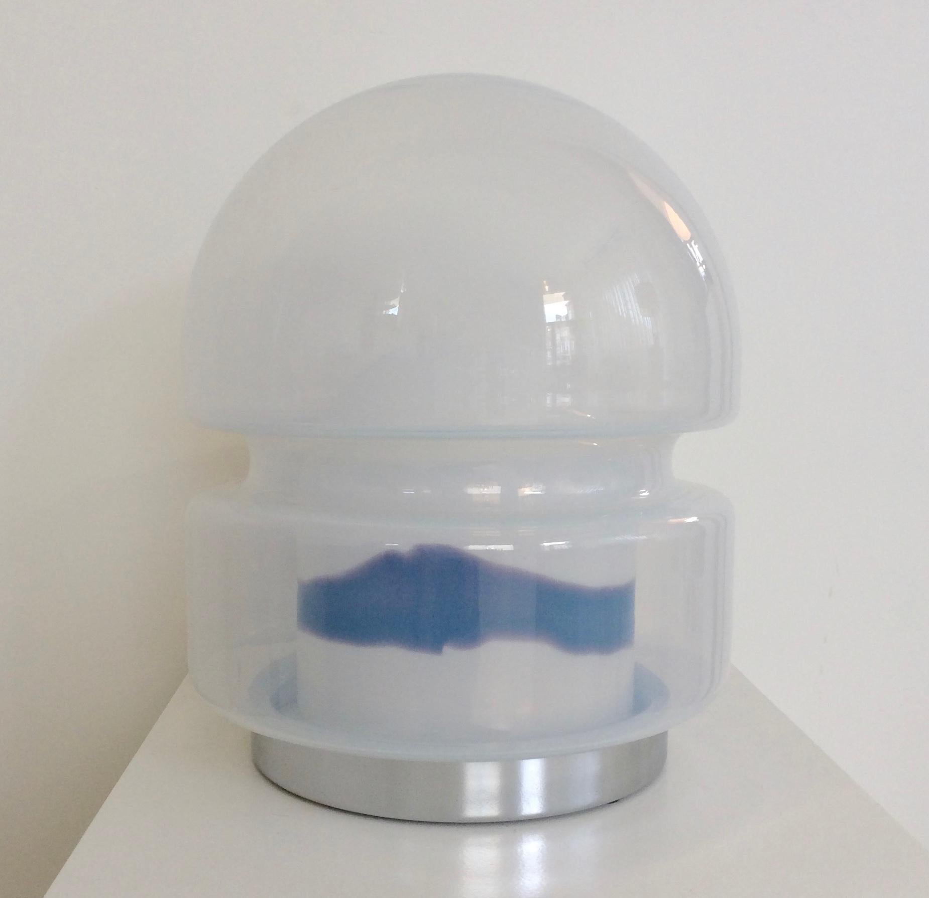 Nice Carlo Nason table lamp for Mazzega, circa 1970, Italy.
Opalescent white and purple Murano glass, chromed metal round base.
One E27 bulb of 60W.
Dimensions: 44 cm height, 36 cm diameter.
Good condition.
All purchases are covered by our
