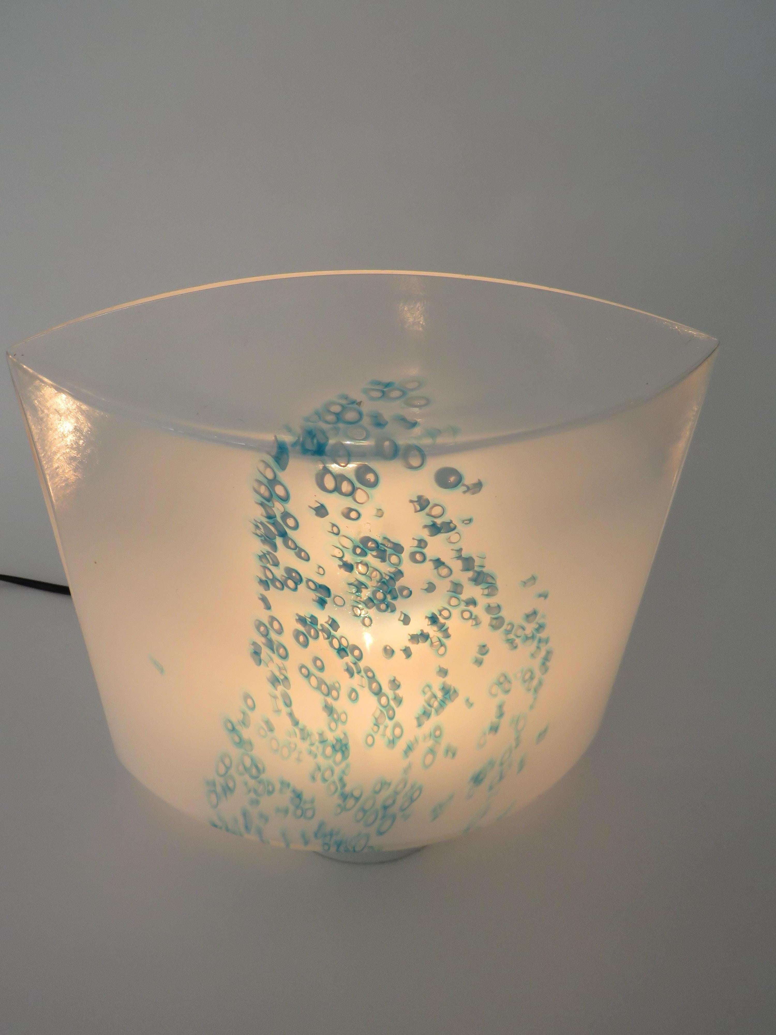 Türkisblaue Muranoglas-Tischlampe von Leucos, Dekoration aus undurchsichtigem Glas im Angebot 4