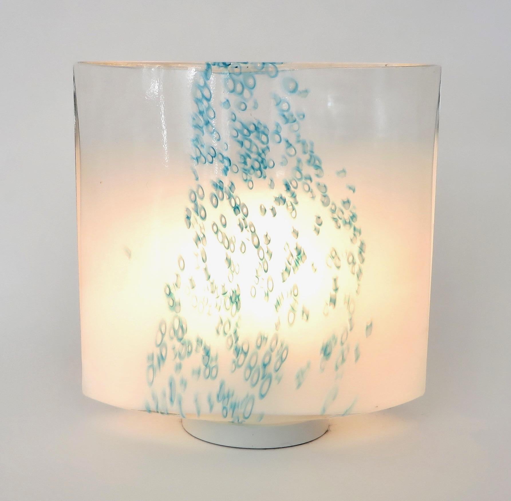 Türkisblaue Muranoglas-Tischlampe von Leucos, Dekoration aus undurchsichtigem Glas im Angebot 5