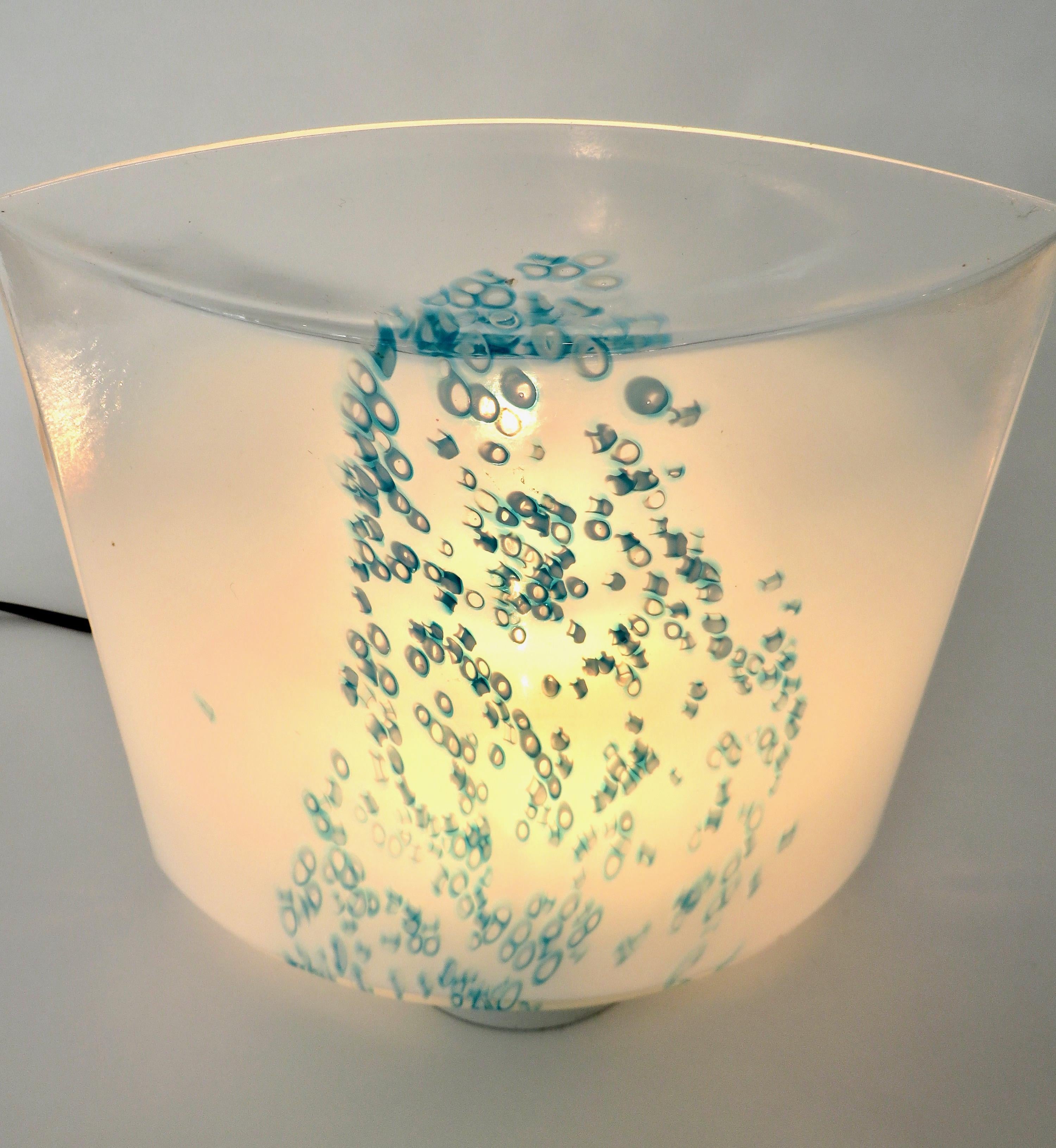 Türkisblaue Muranoglas-Tischlampe von Leucos, Dekoration aus undurchsichtigem Glas im Angebot 7