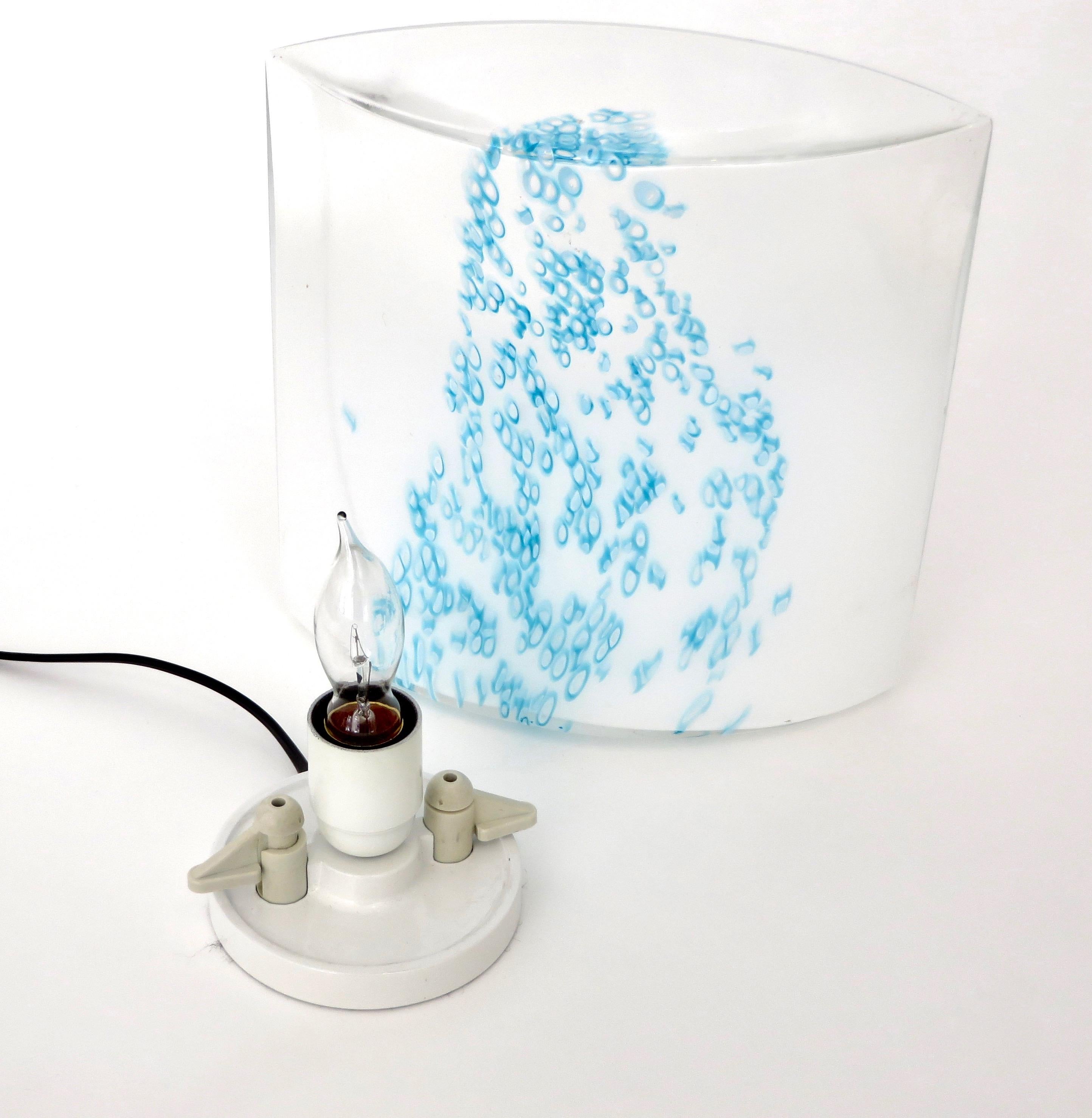 Türkisblaue Muranoglas-Tischlampe von Leucos, Dekoration aus undurchsichtigem Glas im Angebot 11