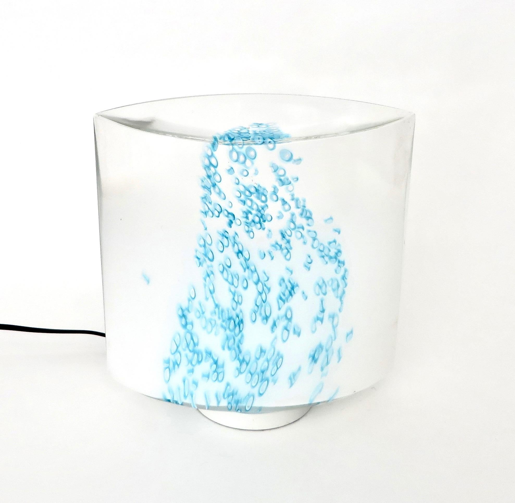 Türkisblaue Muranoglas-Tischlampe von Leucos, Dekoration aus undurchsichtigem Glas (Moderne der Mitte des Jahrhunderts) im Angebot