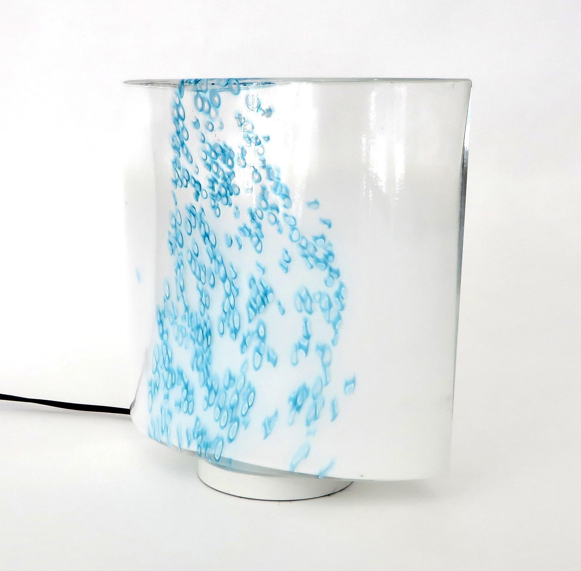 Türkisblaue Muranoglas-Tischlampe von Leucos, Dekoration aus undurchsichtigem Glas im Angebot 3