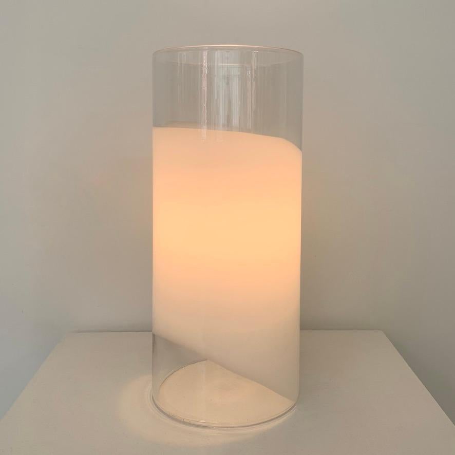 Nice mid-century decorative murano glass table lamp circa 1970, Italy.
White and clear Murano glass .
One E27 bulb.
Dimensions: 41 cm H, 18 cm diameter.
All purchases are covered by our buyer protection guarantee.
This item can be returned within 7