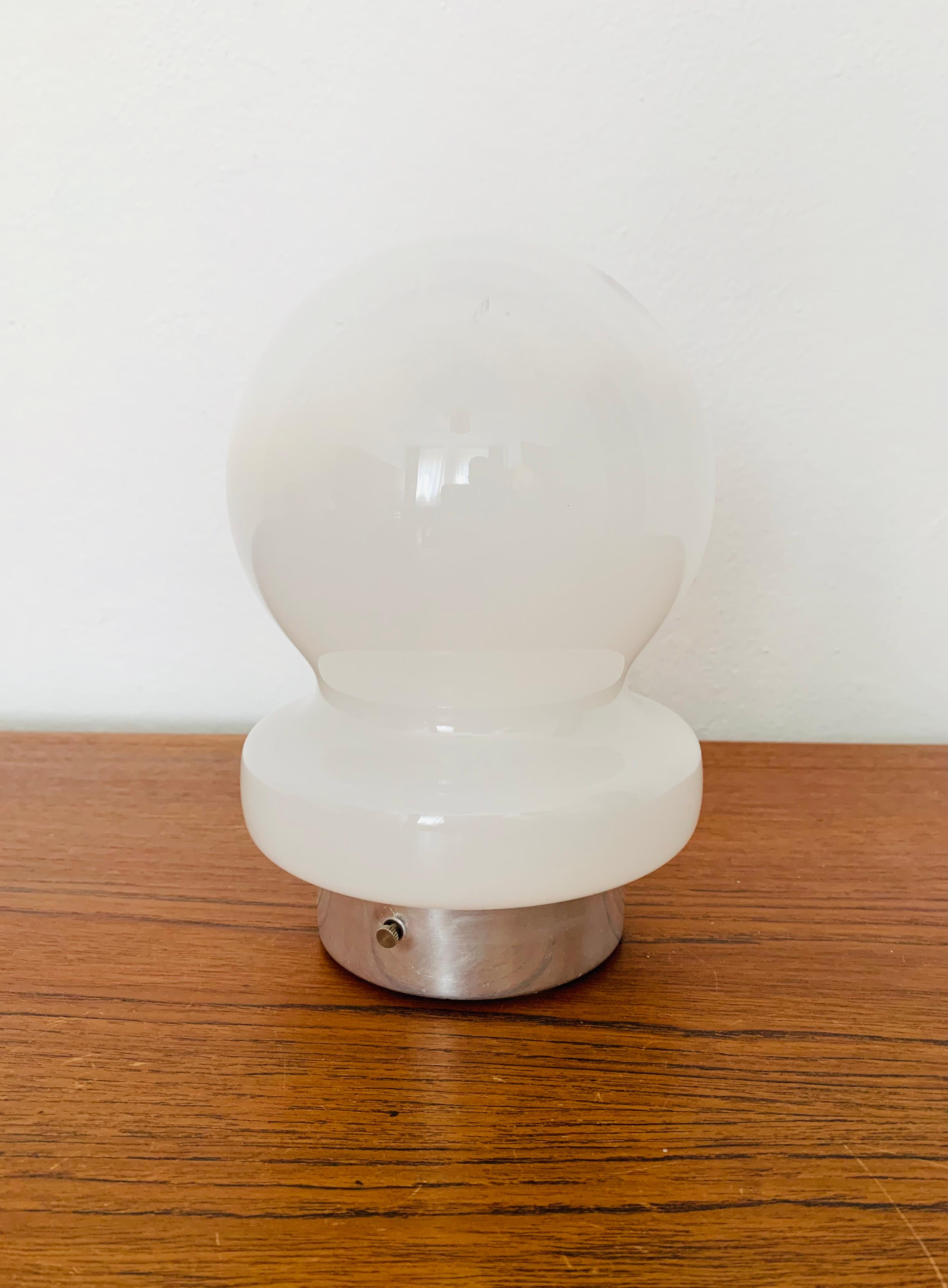 Charming little Murano glass table lamp from the 1960s.
The lamp is very noble and a very special design object.
The color gradient creates a pleasant light.

Condition:

Very good vintage condition with slight signs of wear consistent with