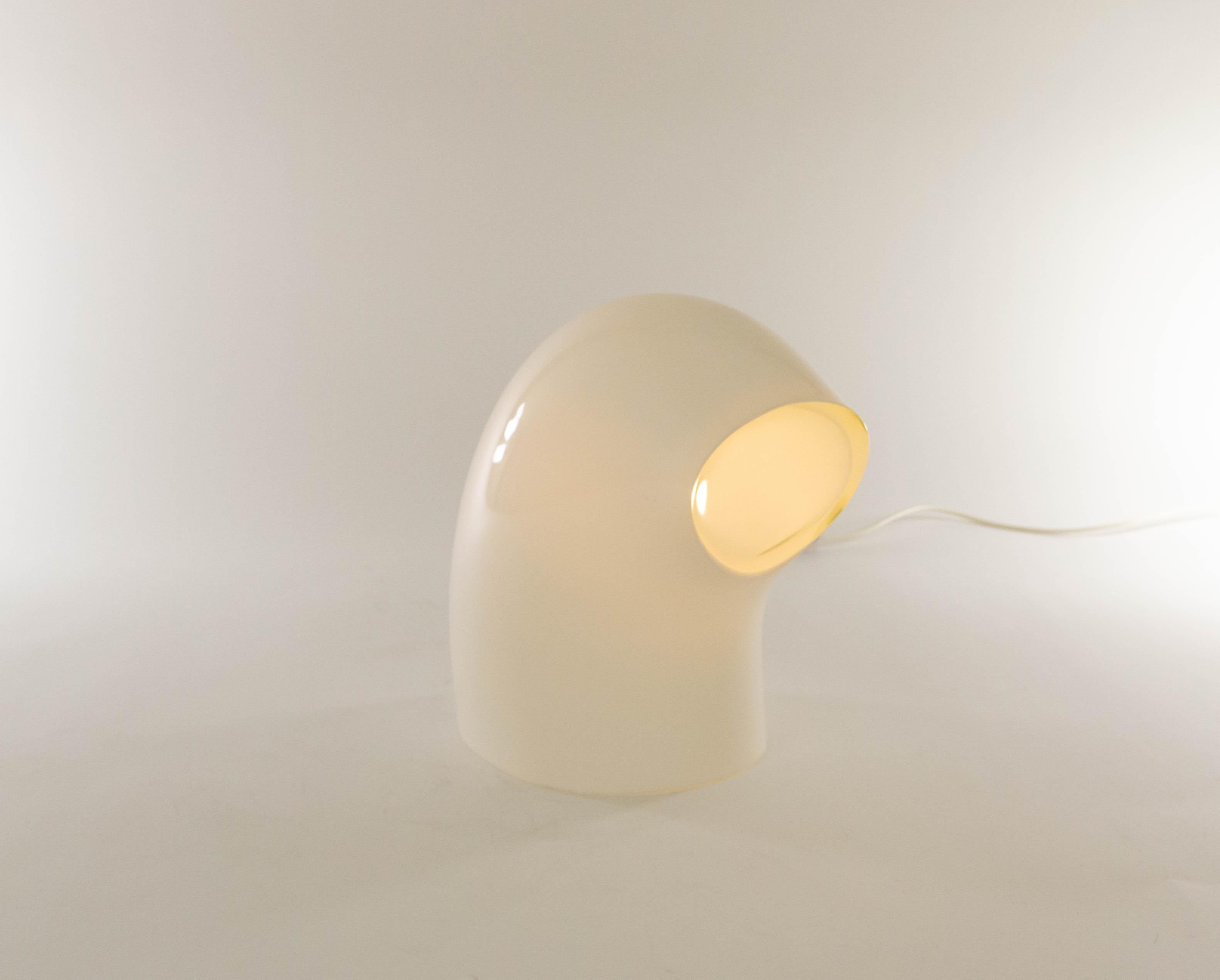 L 290 table lamp designed by Gino Vistosi for Vetreria Vistosi in the 1970s. It is executed in opaline white Murano glass.

The lamp is an object in itself, and also provides concentrated light through the built-in lens. The glass is thick and