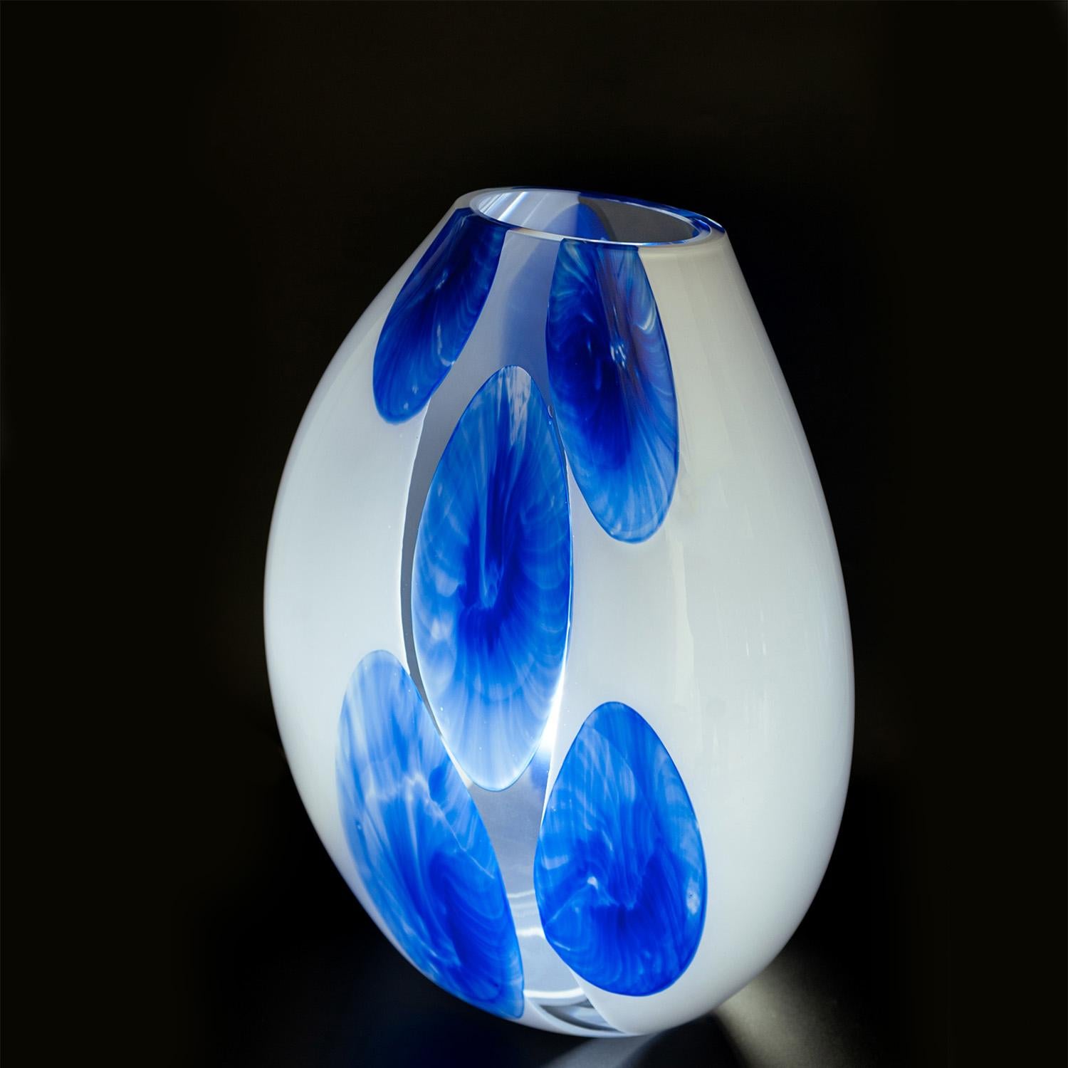 Moderne Lampe de table en verre de Murano originale avec certificat couleur fleurs blanches et bleues  en vente