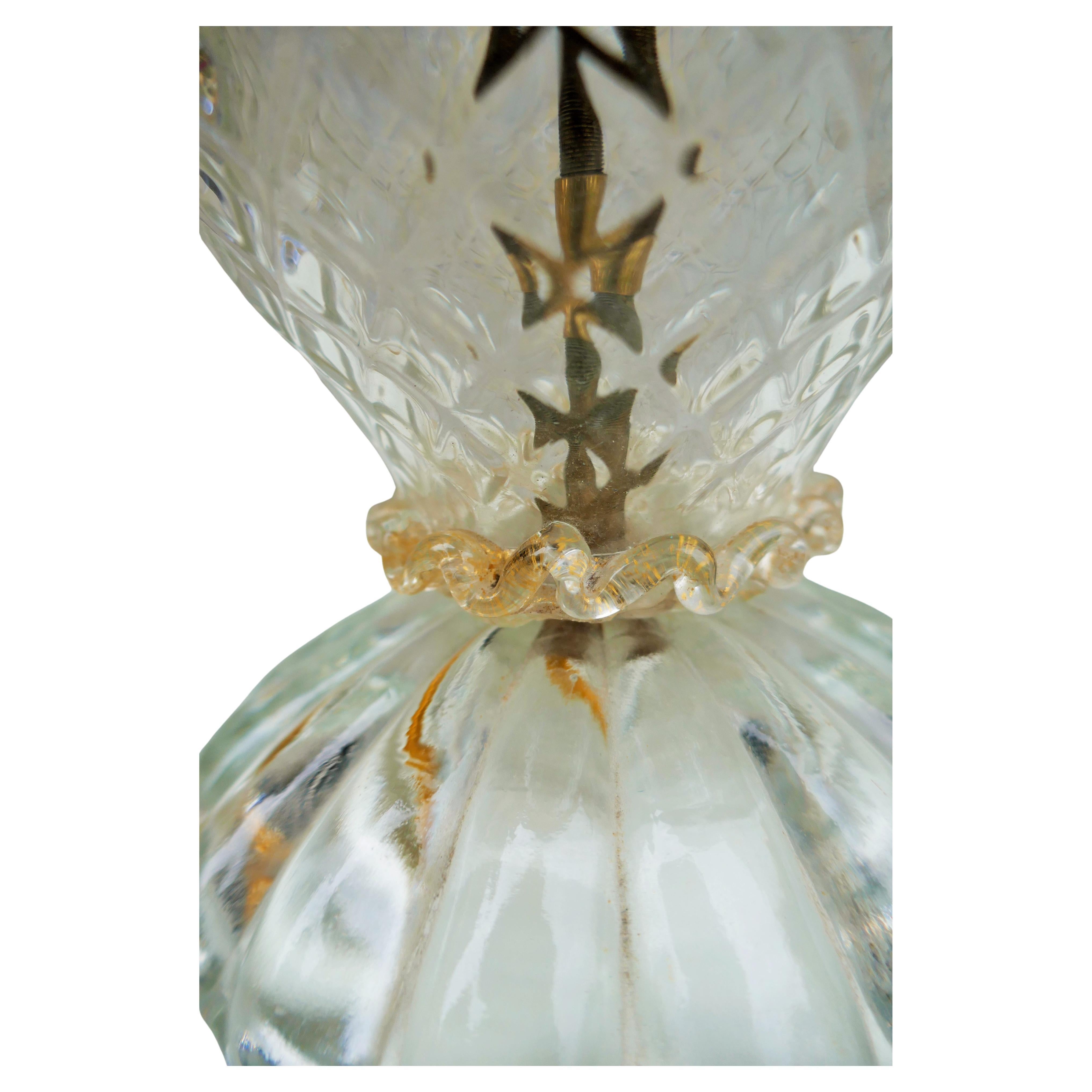 Mid-20th Century Murano glass table lamp with crinoline and gold inclusions in vendita