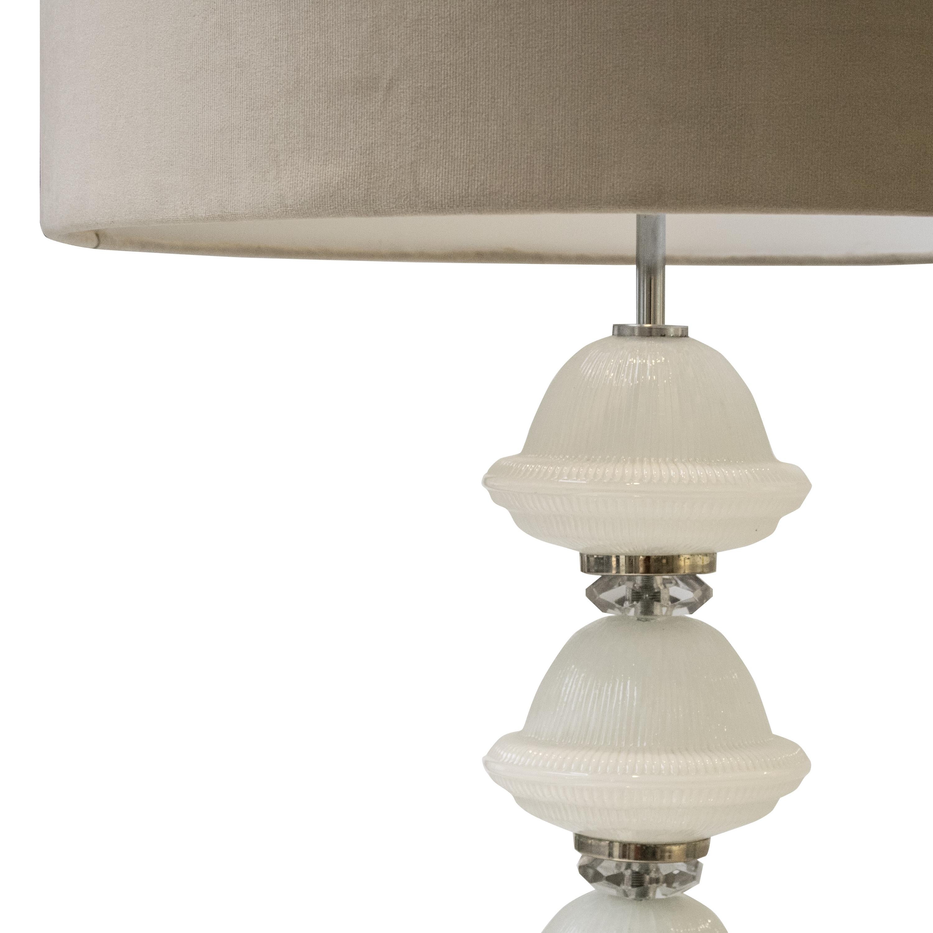 Table lamp composed of a foot made of a chromed steel structure with handmade white Murano glass tulips and two points of light. Lamp shade made of grey velvetfabric.