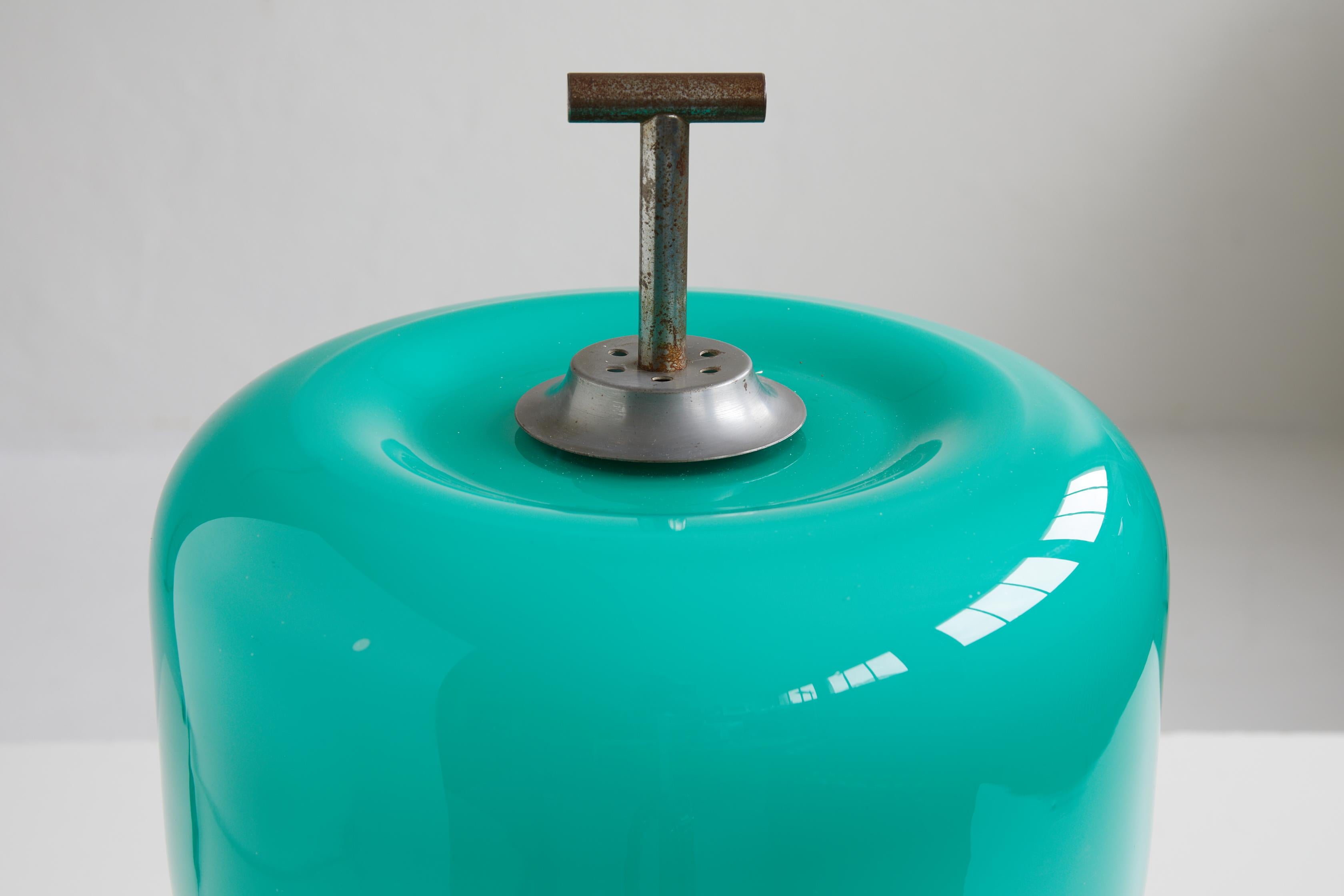 Lampada da tavolo in vetro di Murano con base in travertino attr. Vistosi, Italia intorno al 1960 In condizioni buone in vendita a Renens, CH