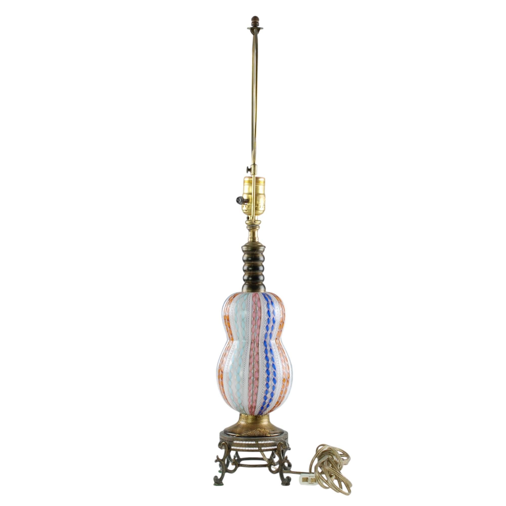 Lámpara de Sobremesa de Cristal de Murano con Zanfirico y Detalle de Filigrana Torcida Policromada en venta 2