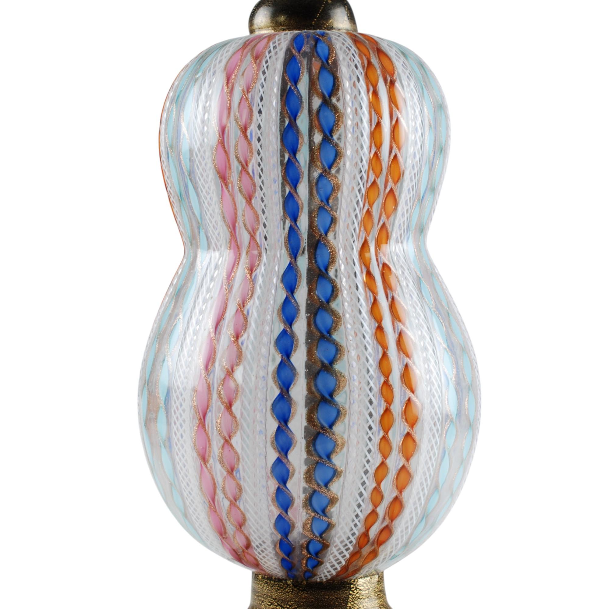 Lámpara de Sobremesa de Cristal de Murano con Zanfirico y Detalle de Filigrana Torcida Policromada Italiano en venta
