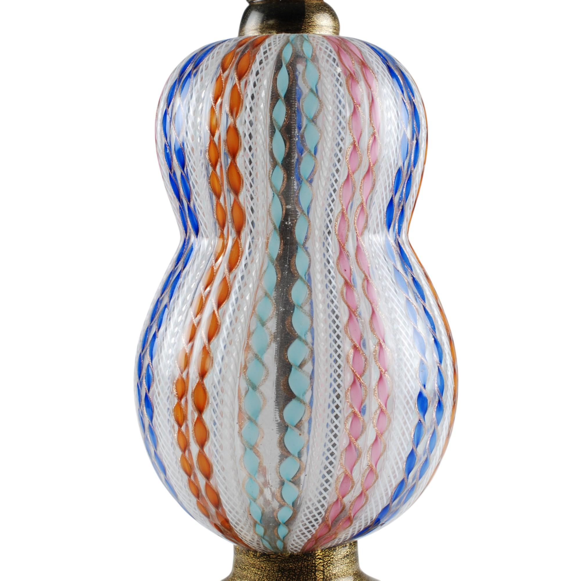 Lámpara de Sobremesa de Cristal de Murano con Zanfirico y Detalle de Filigrana Torcida Policromada en Bueno estado para la venta en Cincinnati, OH