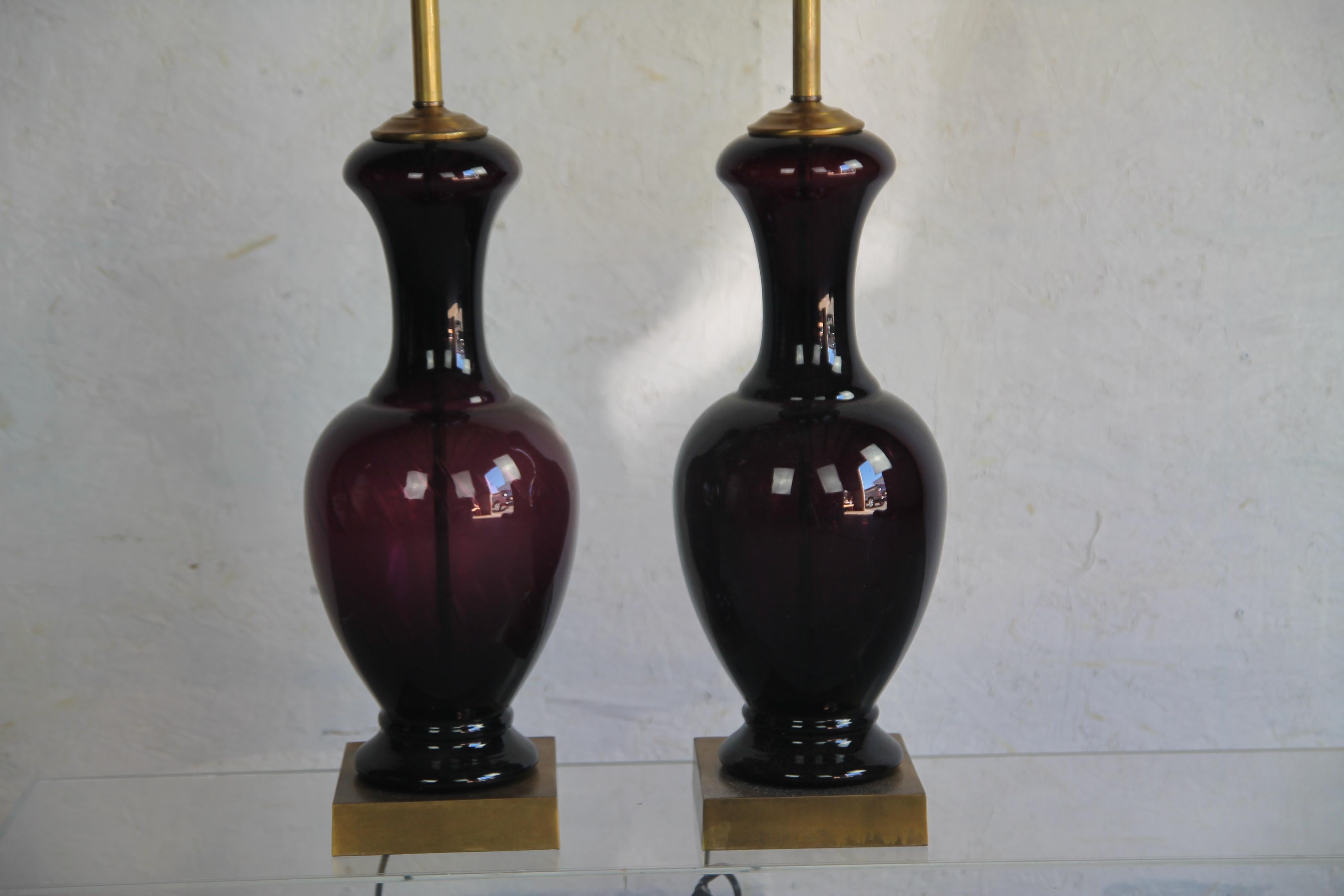 Antiguas lámparas de sobremesa de cristal de Murano. Recién recableado. Maravilloso color morado intenso.
