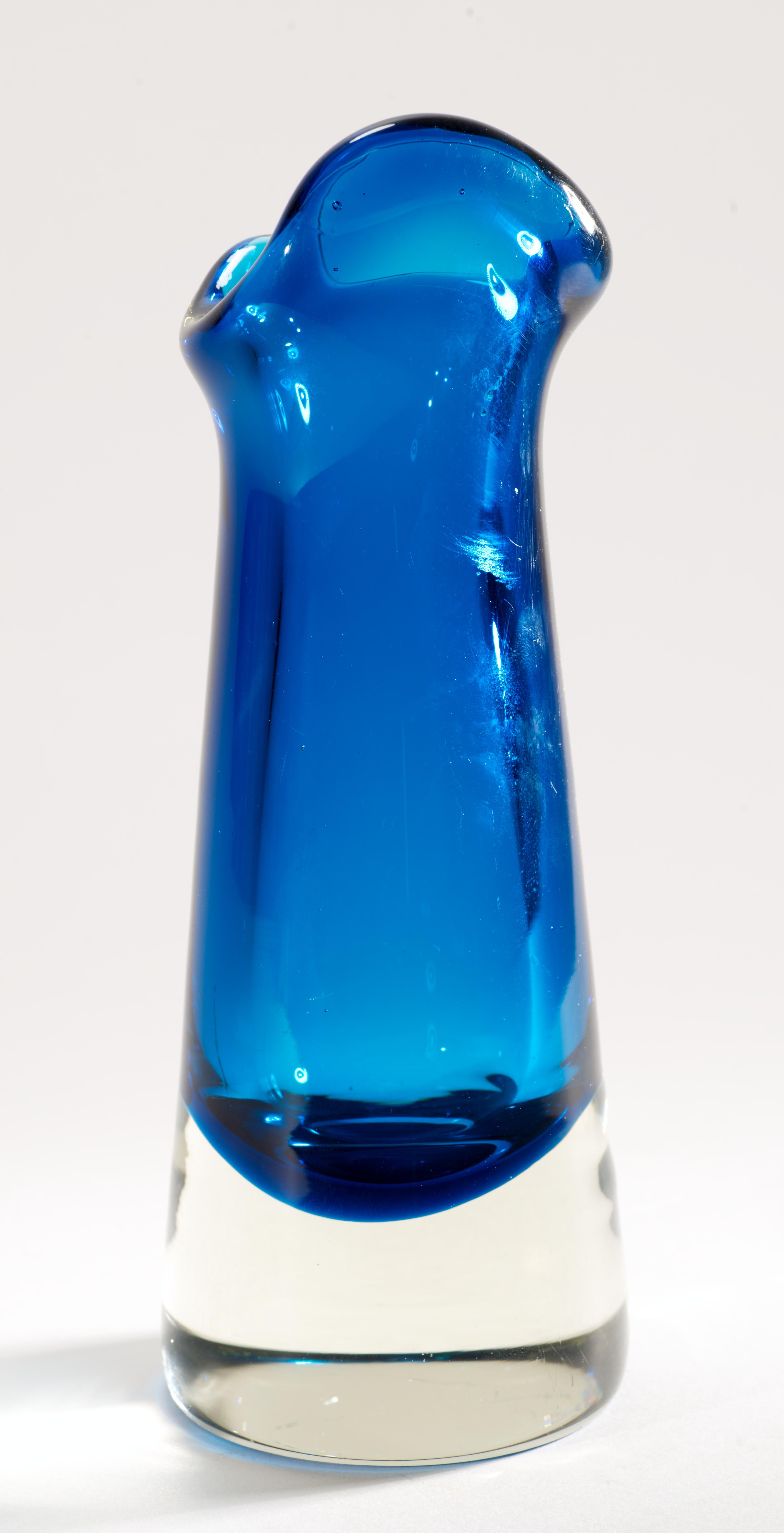 italien Vase Sommerso en verre de Murano bleu sarcelle avec bord asymétrique en vente