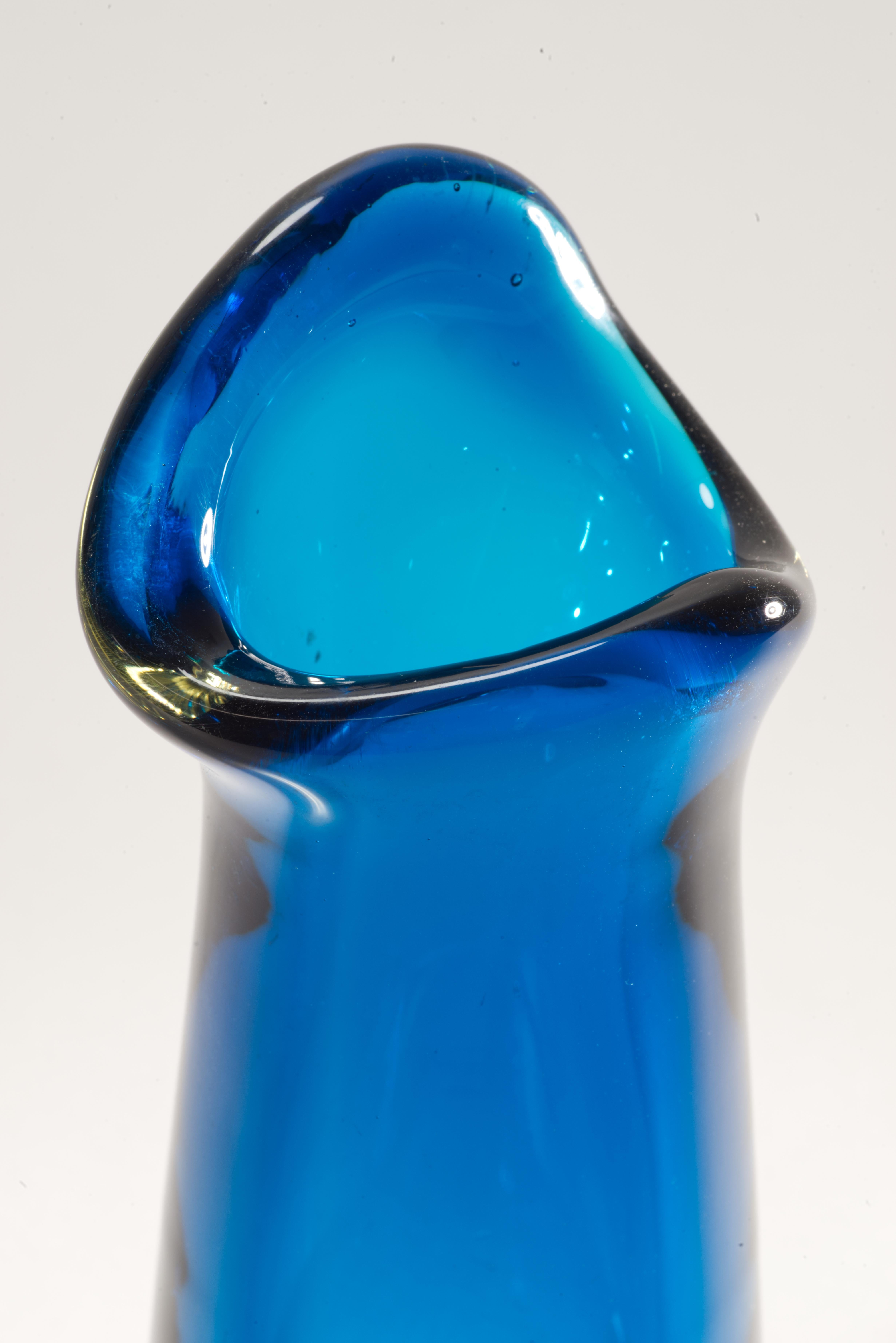 Vase Sommerso en verre de Murano bleu sarcelle avec bord asymétrique Bon état - En vente à Clifton Springs, NY