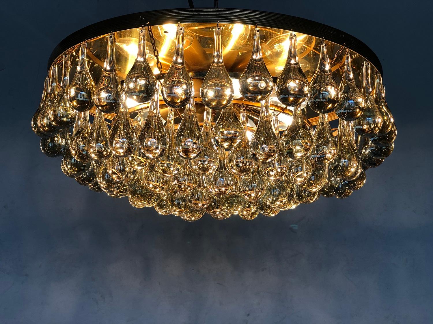 Magnificent flushmount chandelier with 101 handcrafted big size tear drops made in Murano of shiny iridescent Murano glass.
Produced for Palwa, Germany, in the 1970s. This kind of glass drops are very rare!
The glass shimmers in