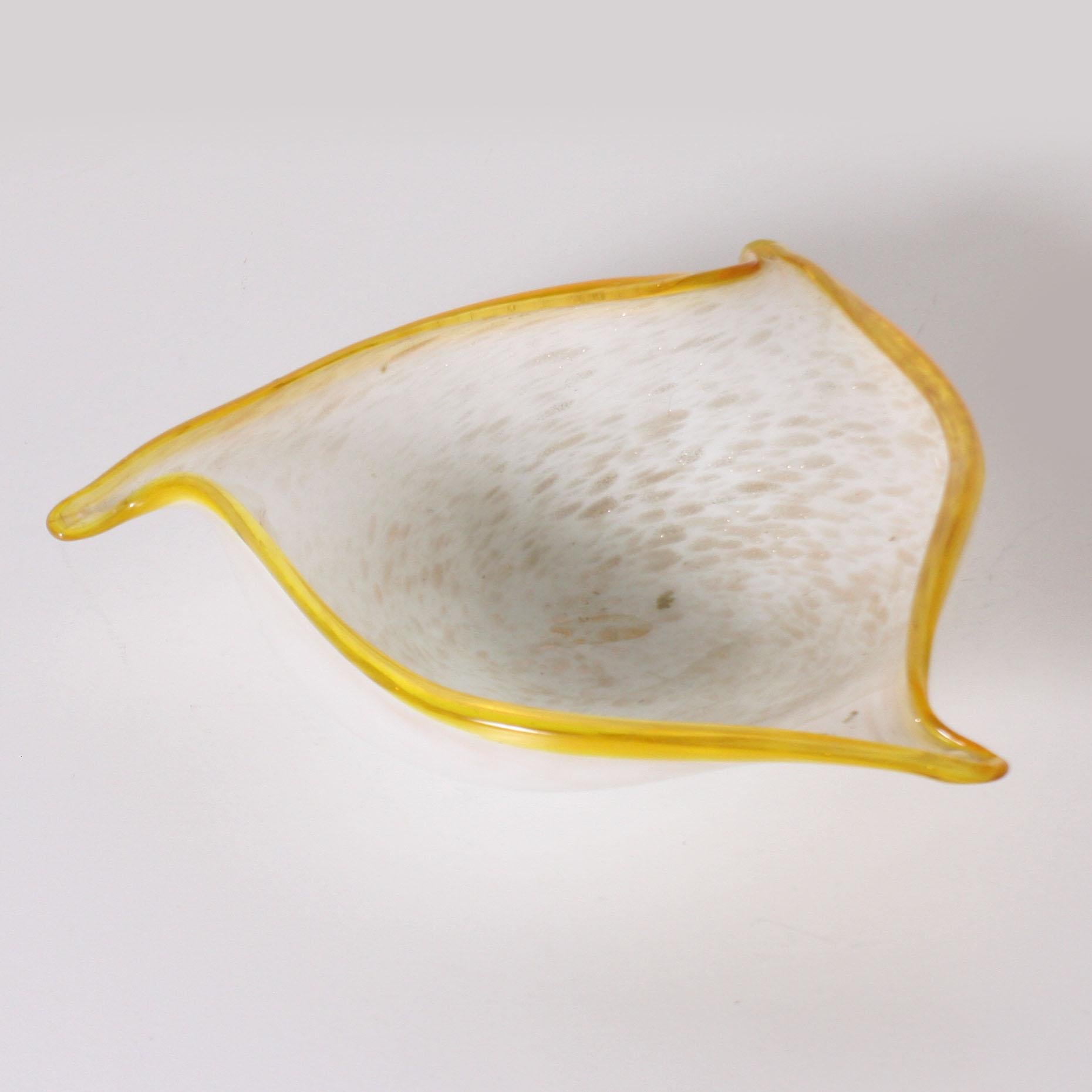 Murano Glass Three Corner Bowl, circa 1970 (Französisch)