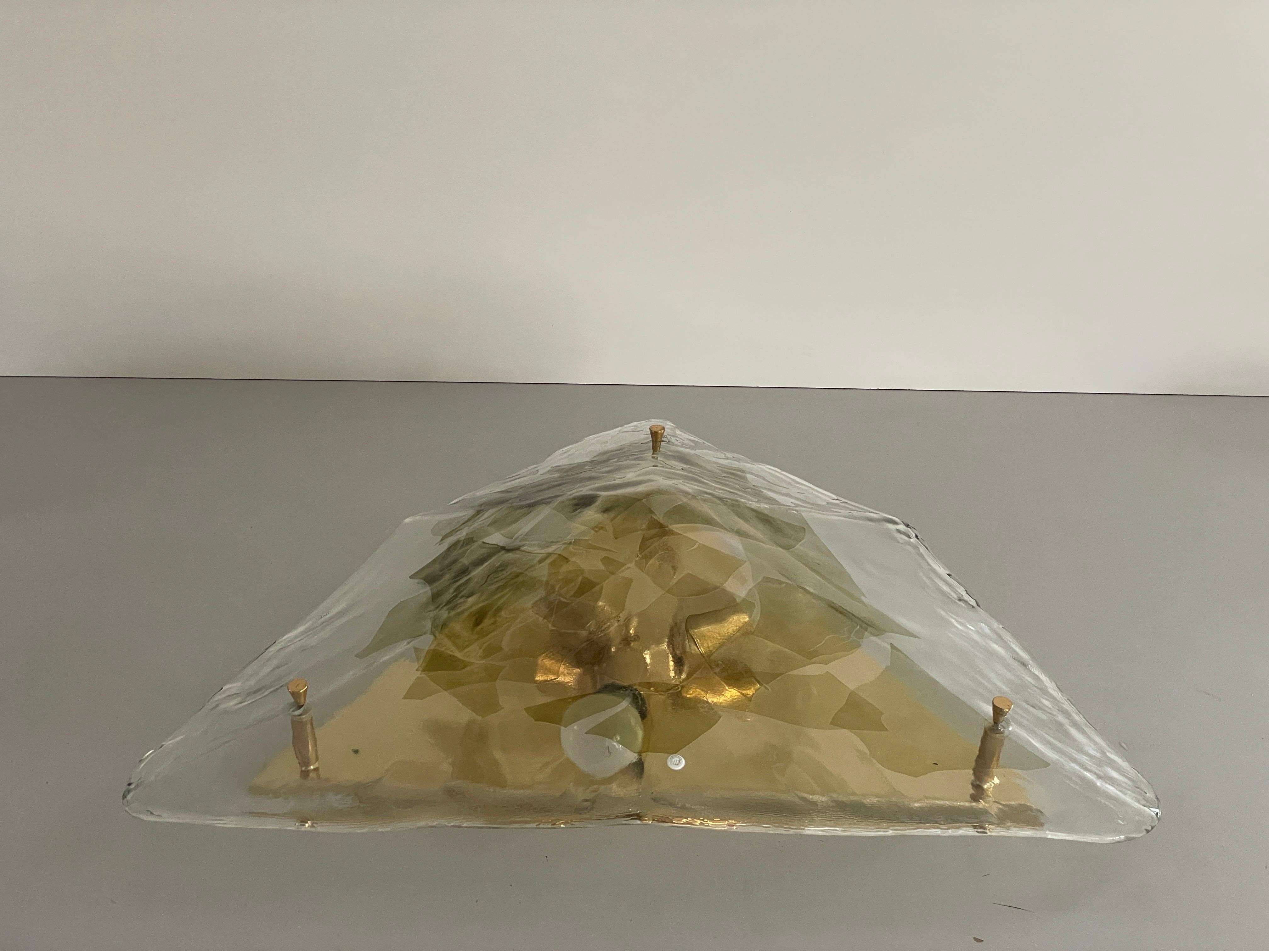 Grand plafonnier en verre de Murano de La Murrina, années 1980, Italie

L'abat-jour est en très bon état vintage.

Cette lampe fonctionne avec 3 ampoules E27. 
Câblé et adapté à une utilisation avec 220V et 110V pour tous les pays.

Mesures : 
70 cm