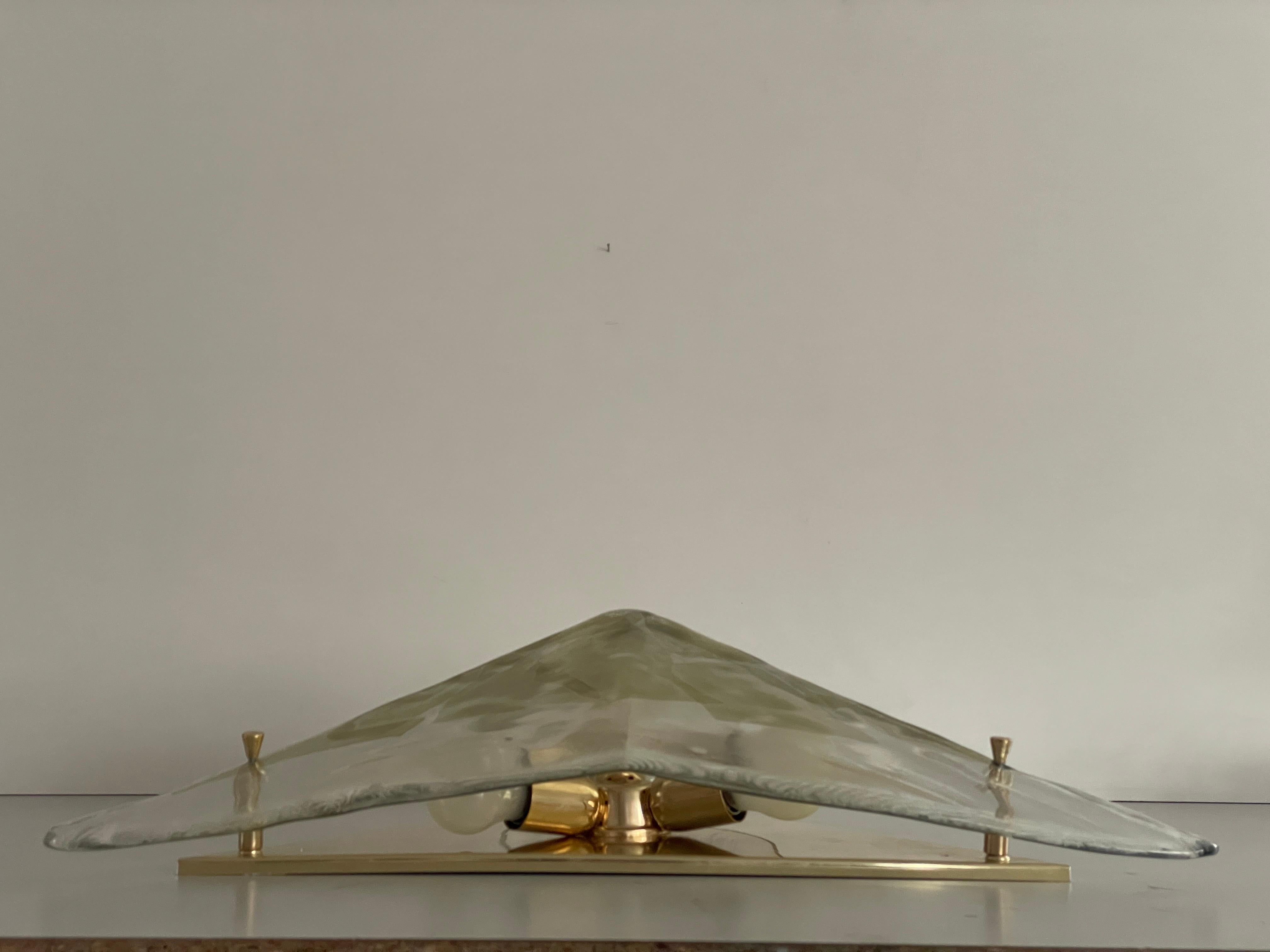 Ottone Lampada da soffitto grande in vetro di Murano con design a triangolo di La Murrina, anni '80, Italia in vendita