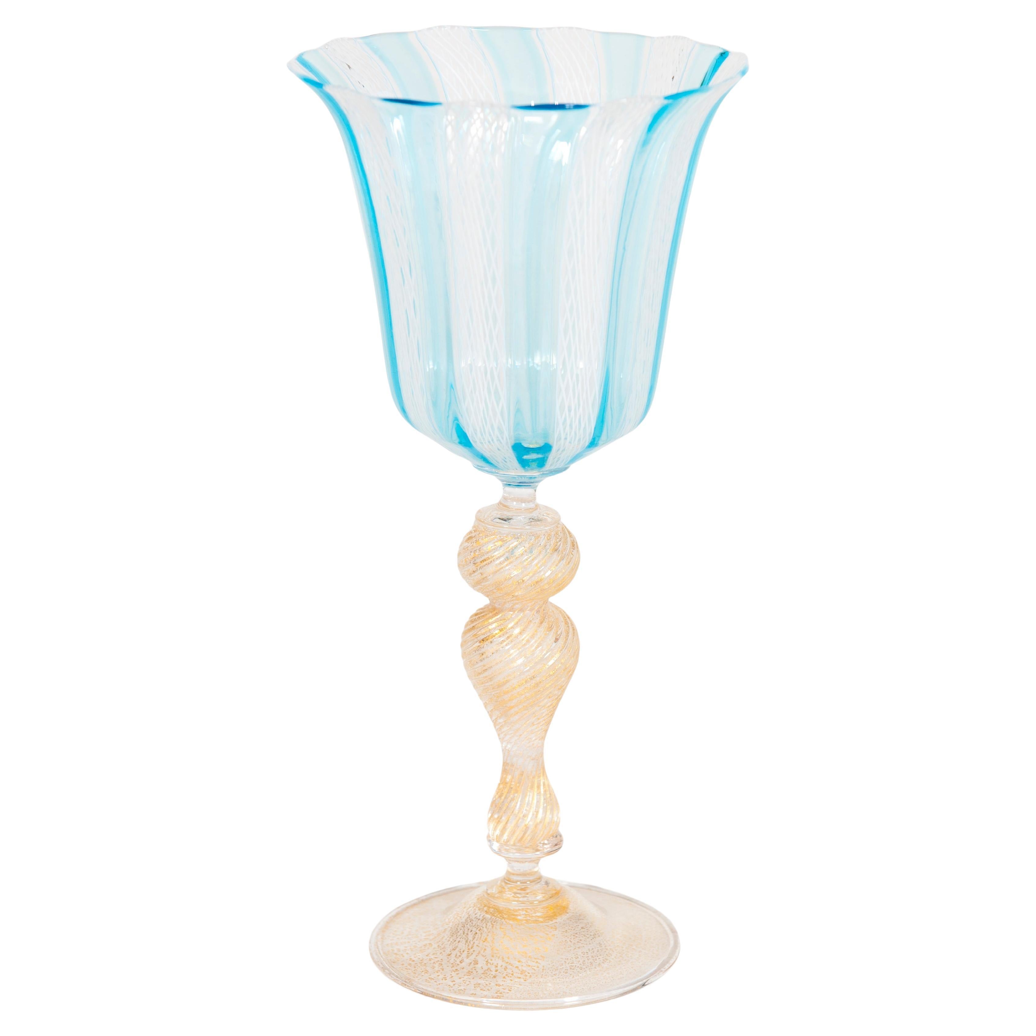 Calice en forme de trompette avec pied en torchon en verre de Murano, vers les années 1960 en vente