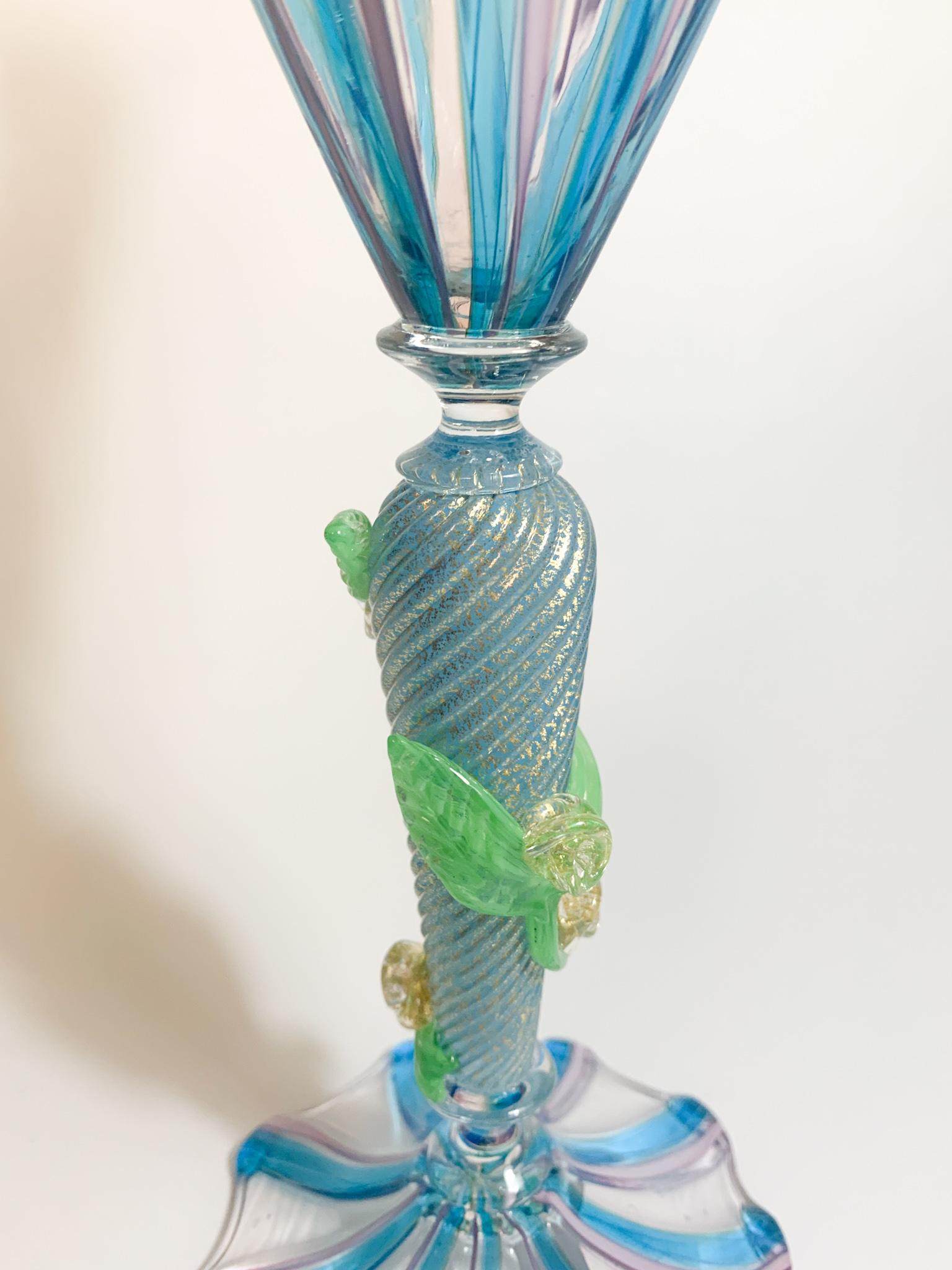 Verre de Murano Gobelet en verre de Murano avec traitement filigrané par Marino Santi dans les années 1950 en vente