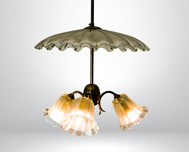 1930s Murano Venetian Art glass chandelier.
Attributed to master glass artisans Barovier & Toso.
Chunky frosted glass diffuser in the form of an open umbrella, suspended on a brass rod and flanked underneath by 3 matching frosted glass bulb