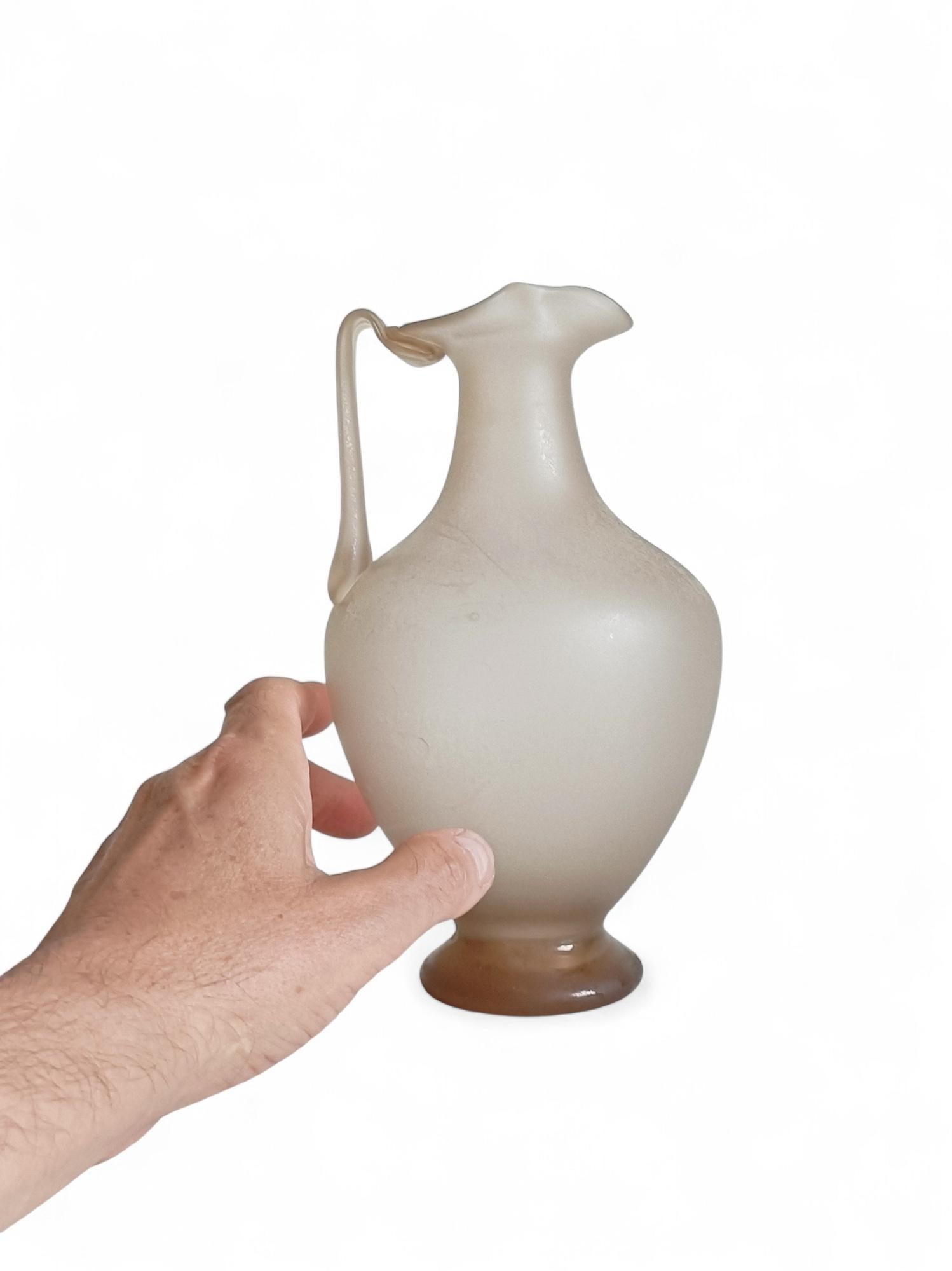 Vase en verre de Murano, style romain antique - finition nacrée gravée à l'acide, Italie, années 1930 en vente 2