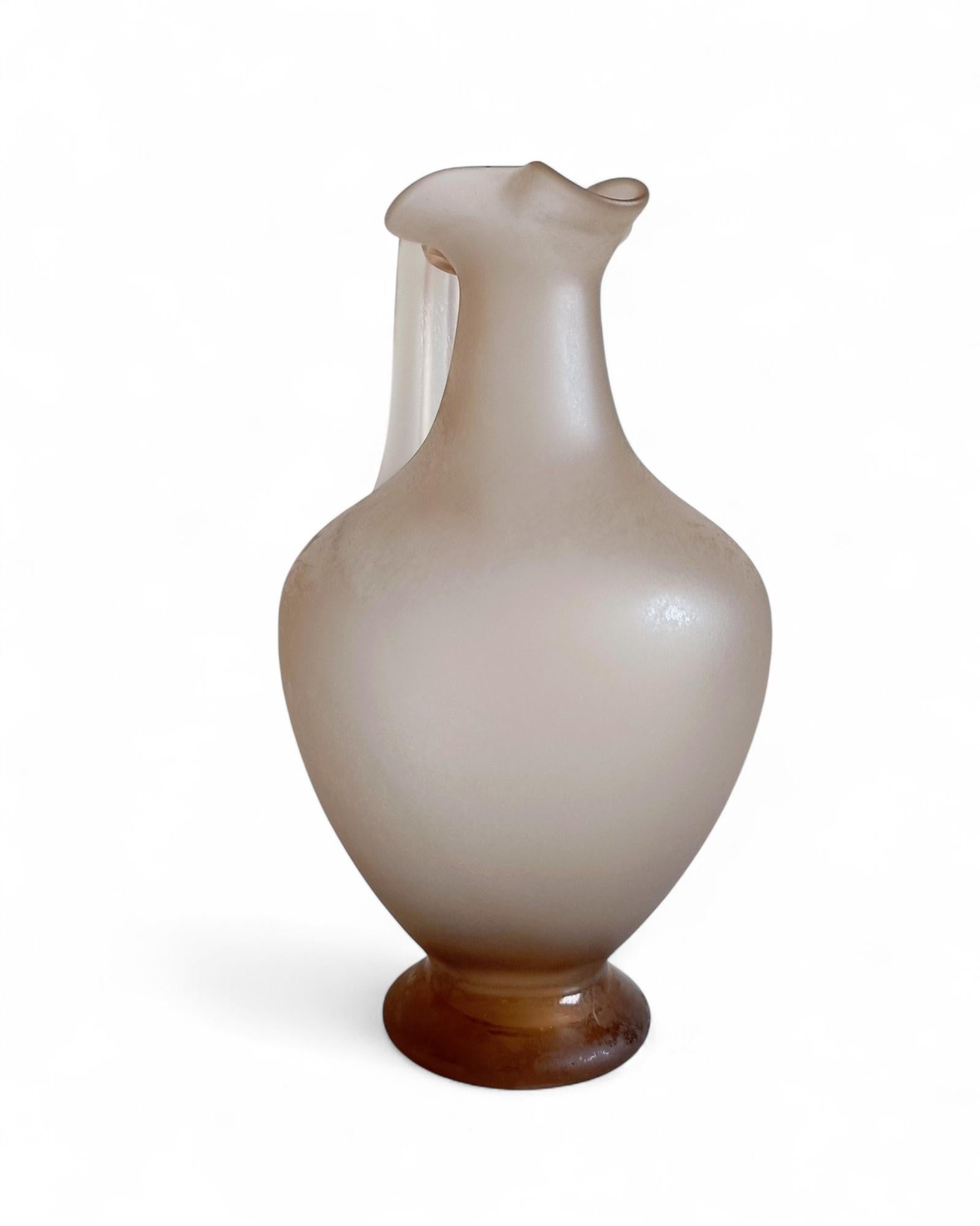 Vase en verre de Murano, style romain antique - finition nacrée gravée à l'acide, Italie, années 1930 en vente 3