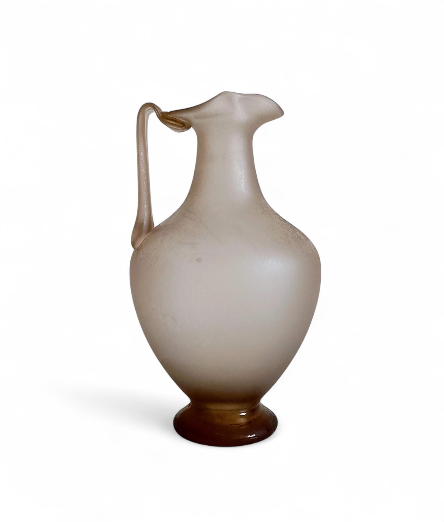 italien Vase en verre de Murano, style romain antique - finition nacrée gravée à l'acide, Italie, années 1930 en vente