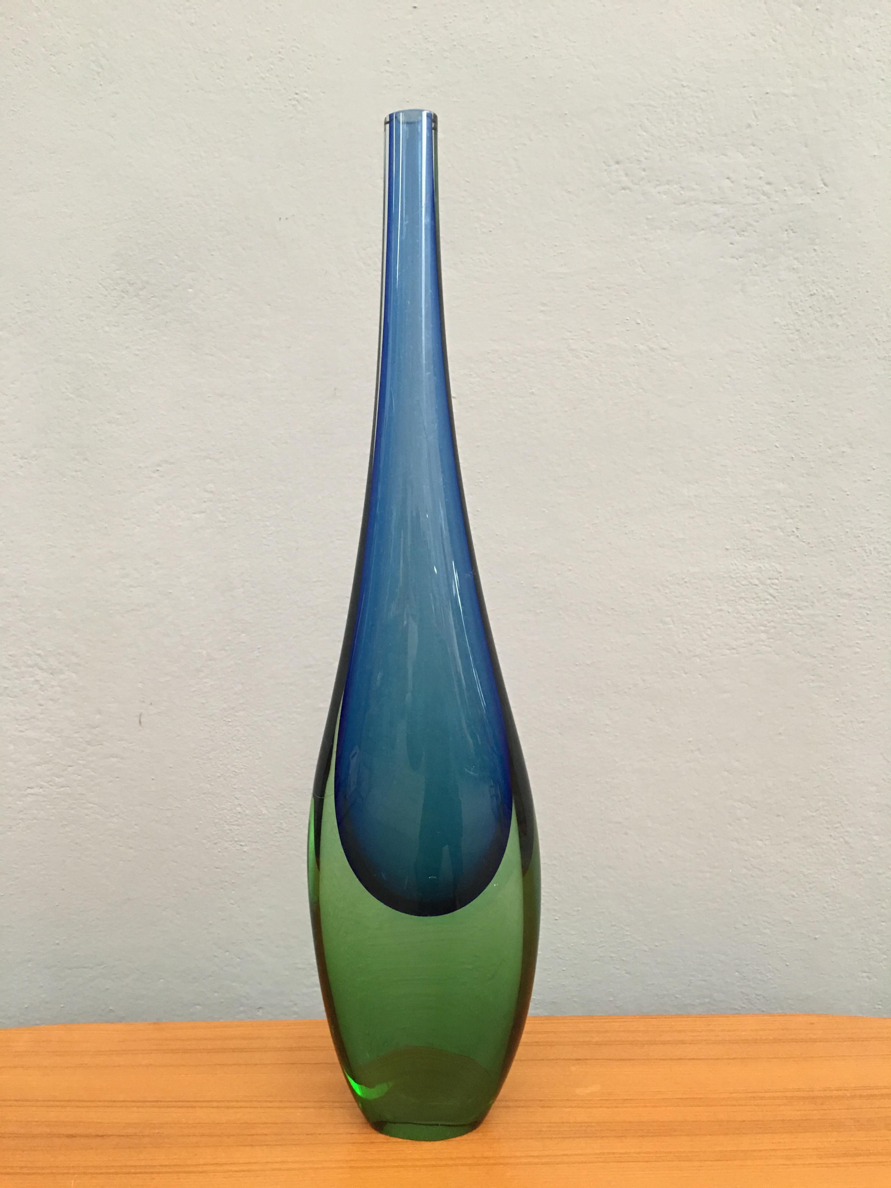 Huge handblown blue and green Murano glass Sommerso vase attributed to Flavio Poli for Seguso.
Charming shape and unusual measures.